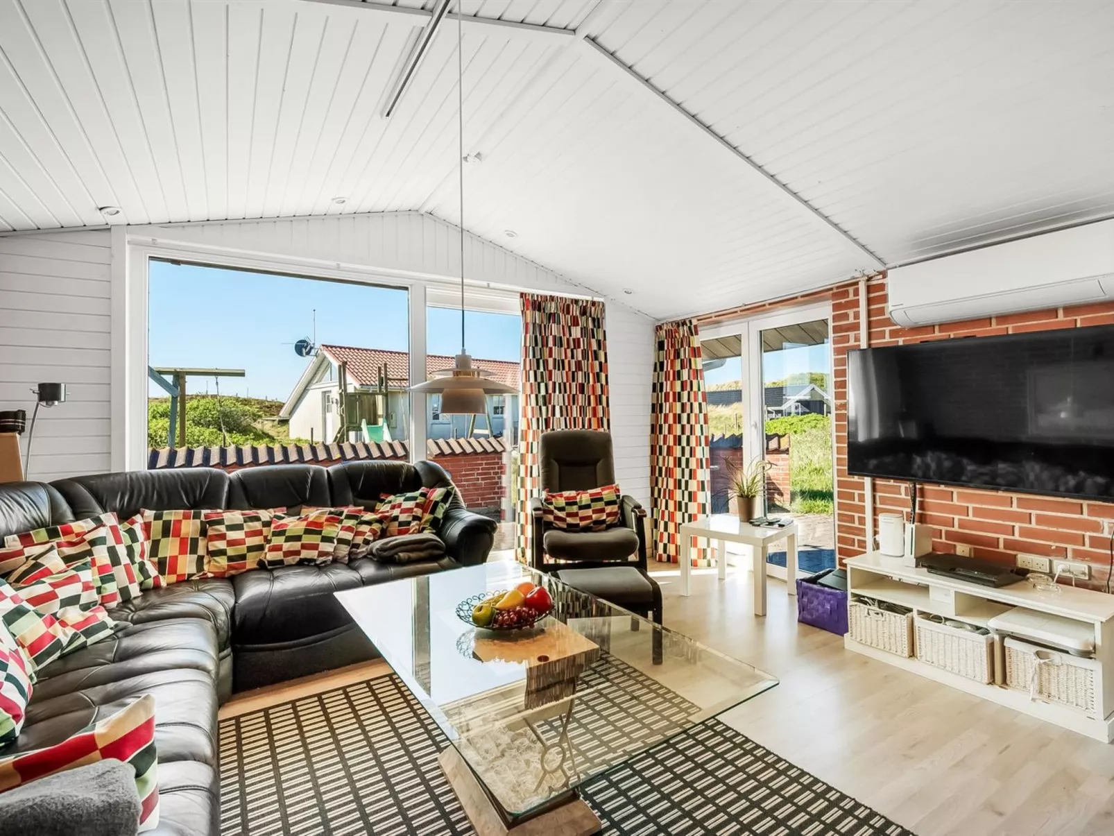 "Fia" -  from the sea-Drinnen