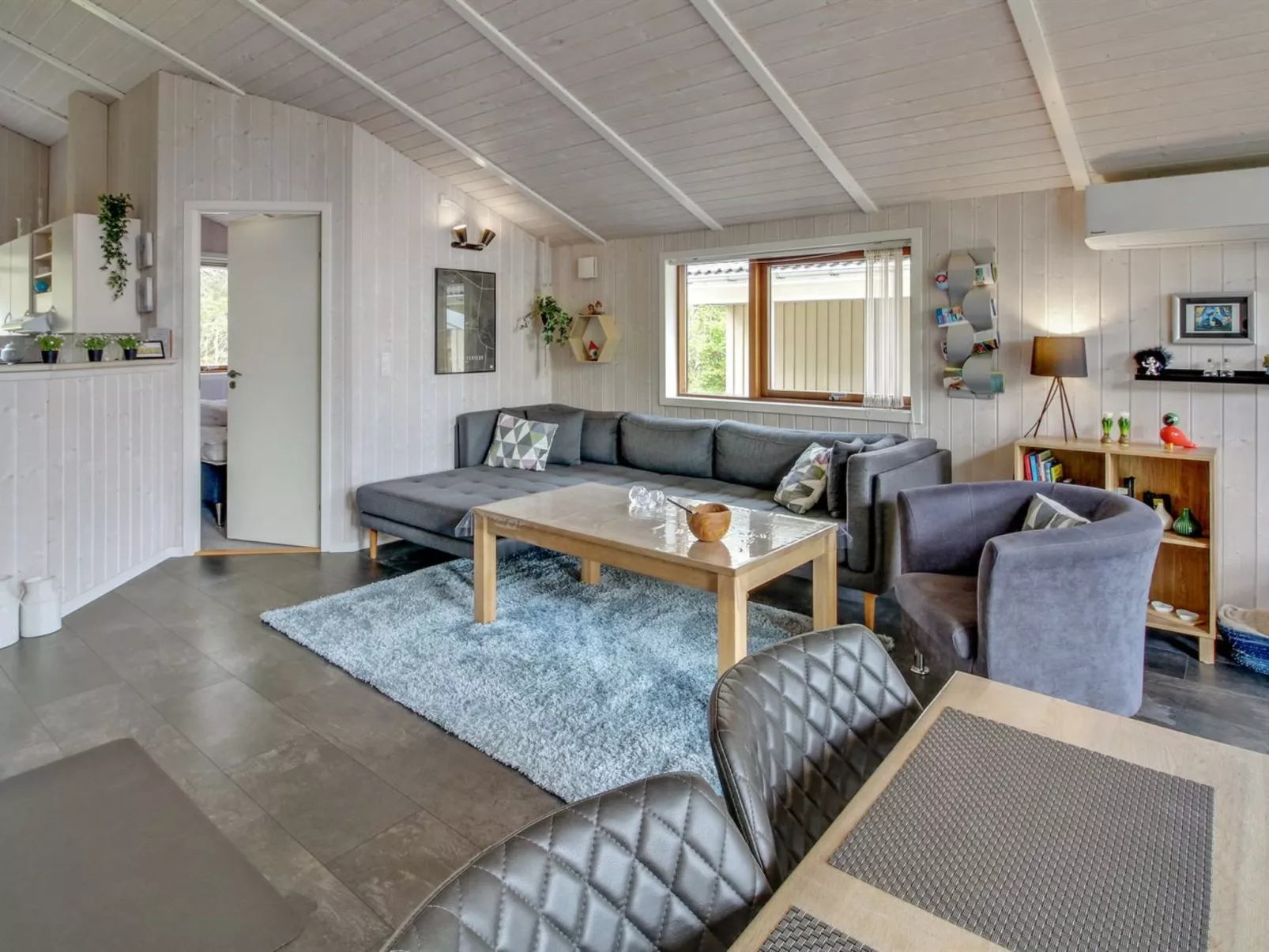 "Arvi" - 30km from the sea-Inside