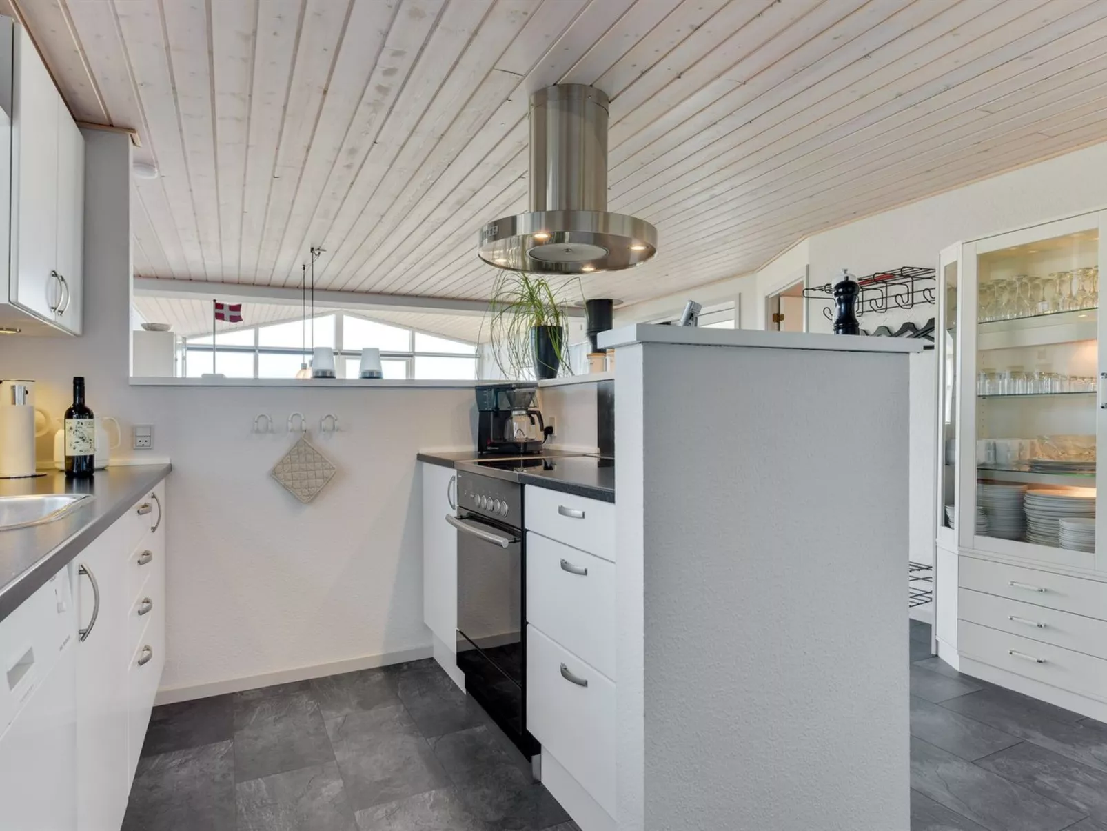 "Haraldina" - 350m to the fjord-Inside