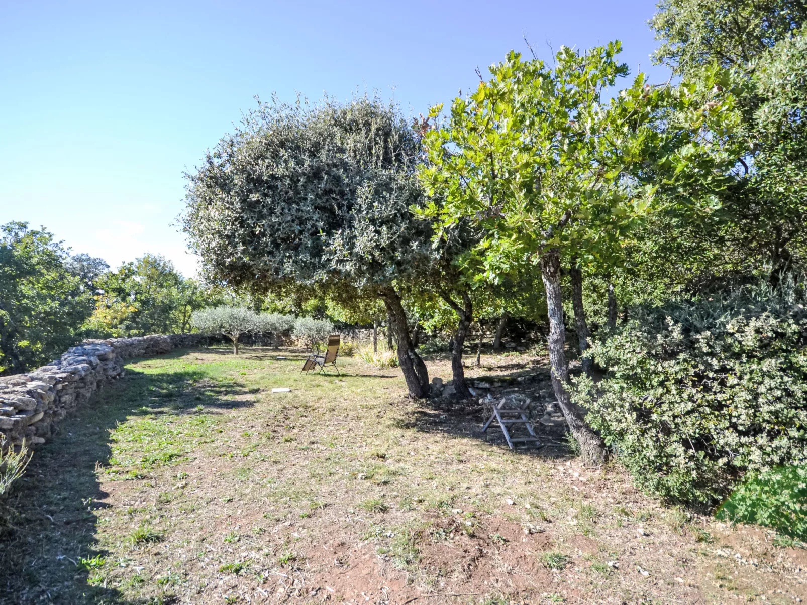 Les Cairnes-Draußen