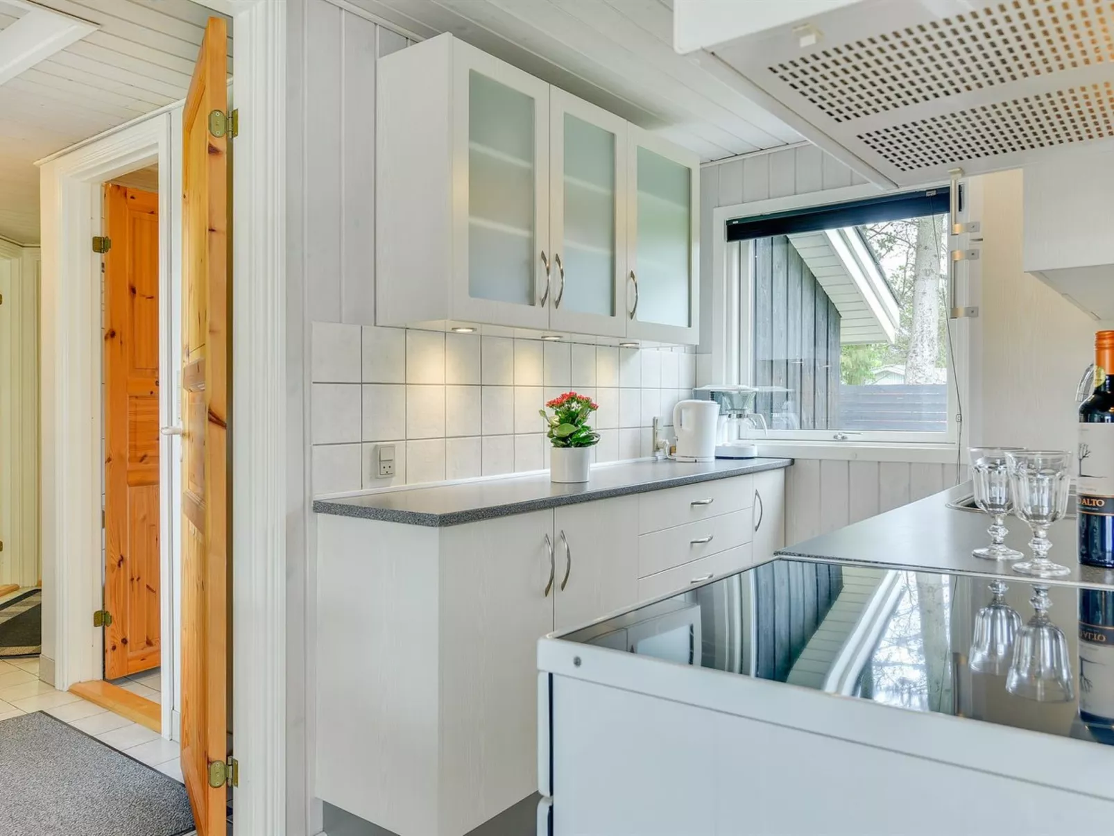 "Hildegarde" - 900m from the sea-Inside