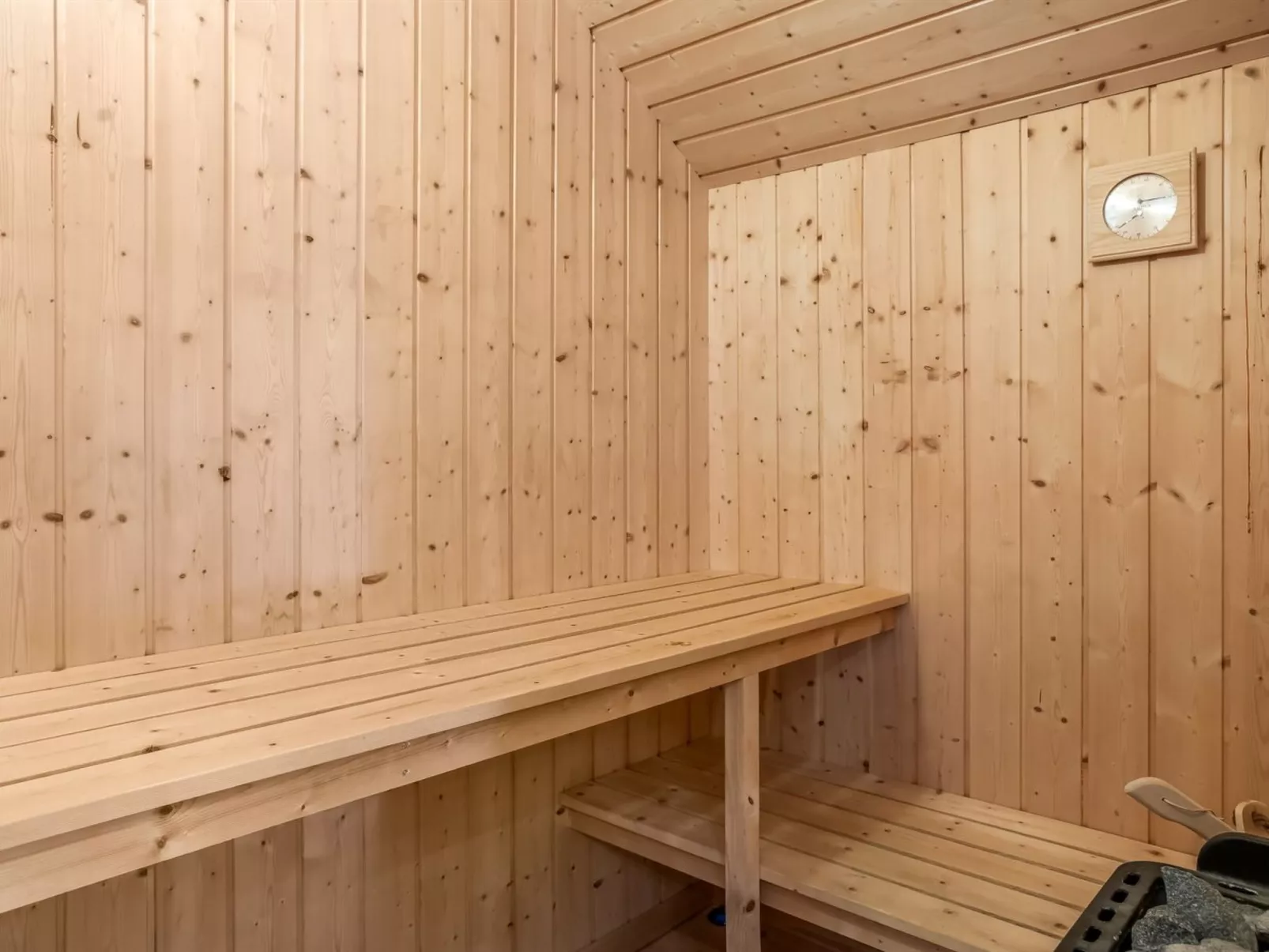 "Enid" - 700m from the sea-Inside