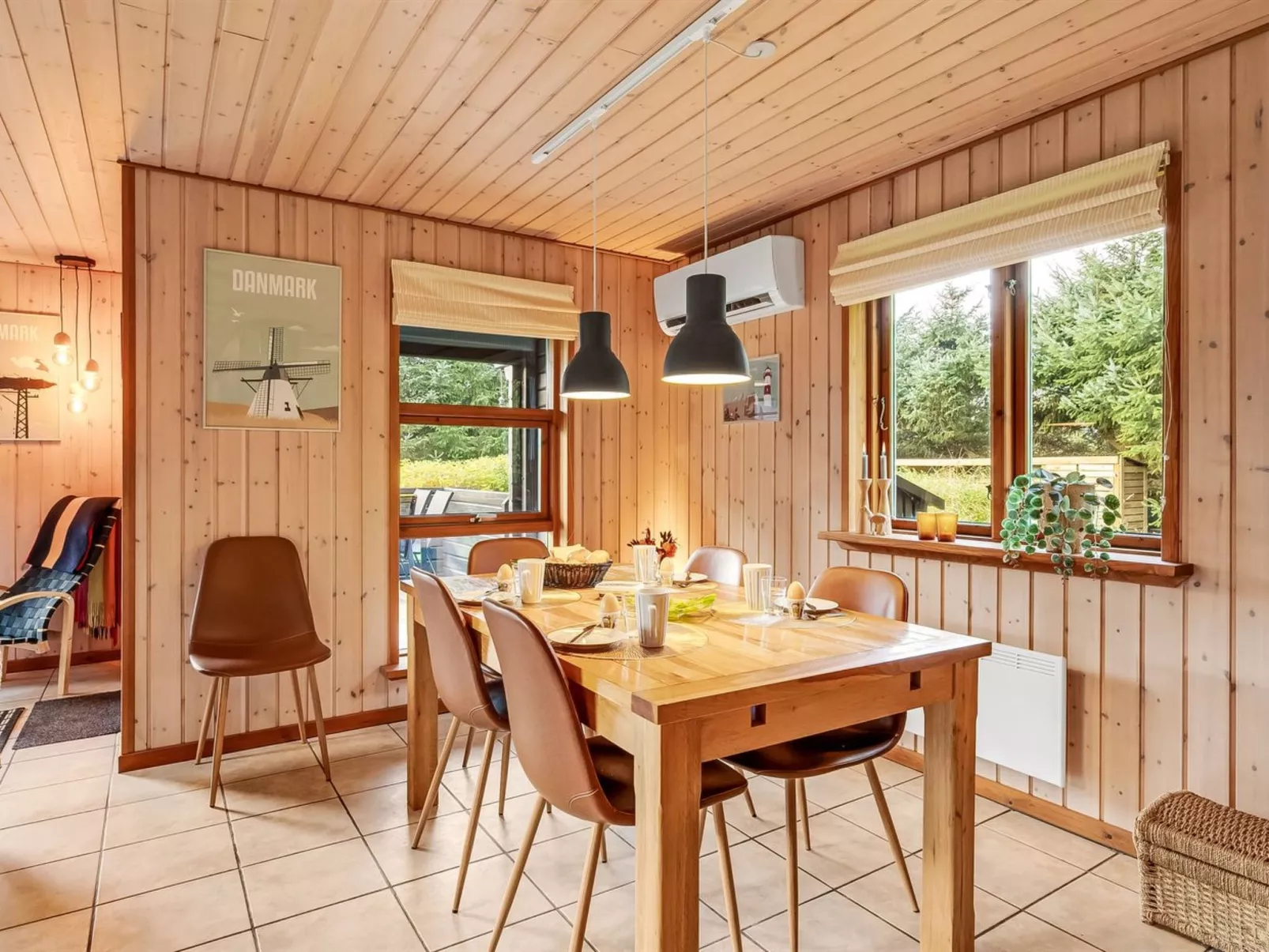 "Engeline" - 300m to the fjord-Drinnen