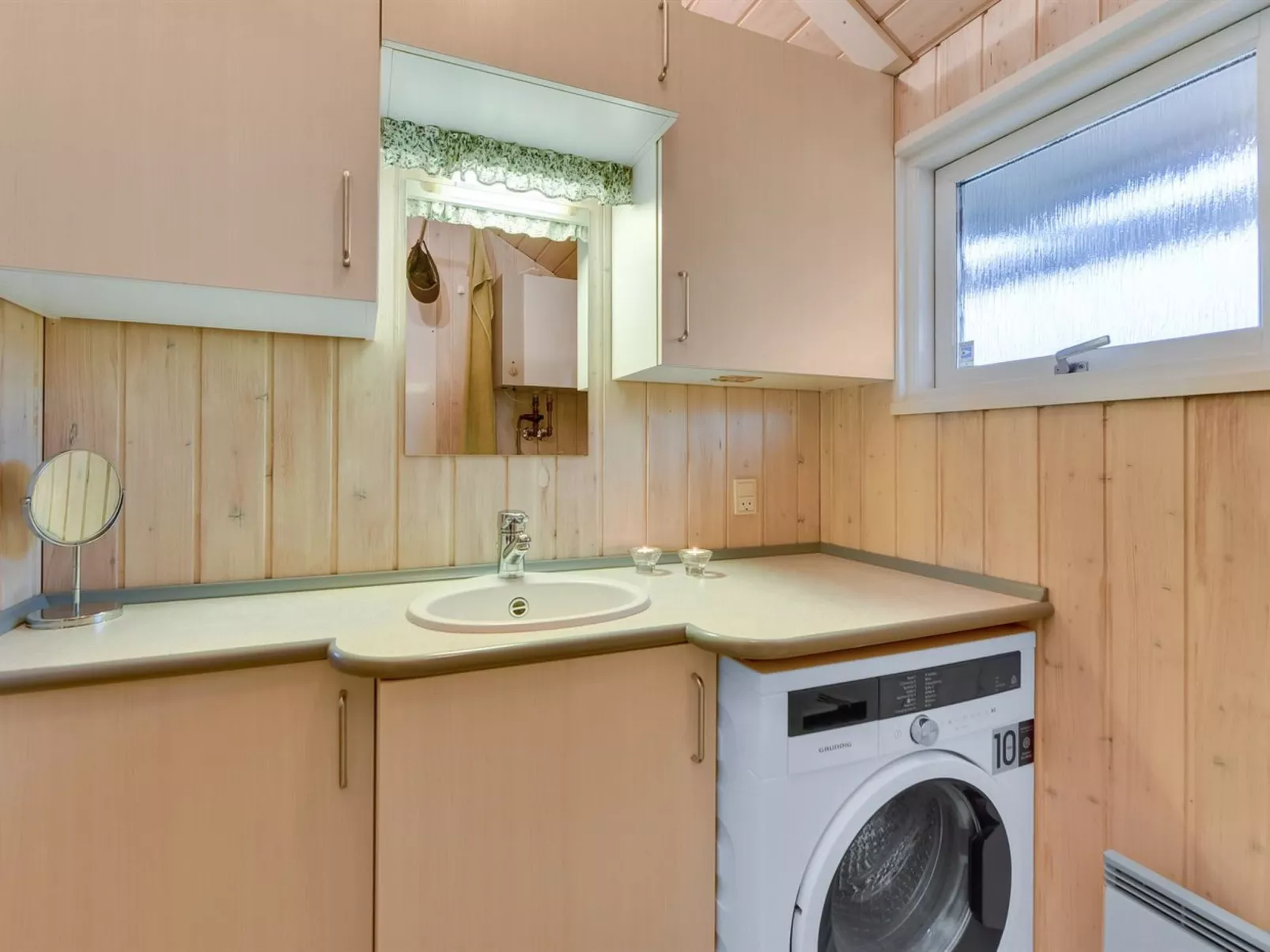 "Hannah" - 300m to the fjord-Inside