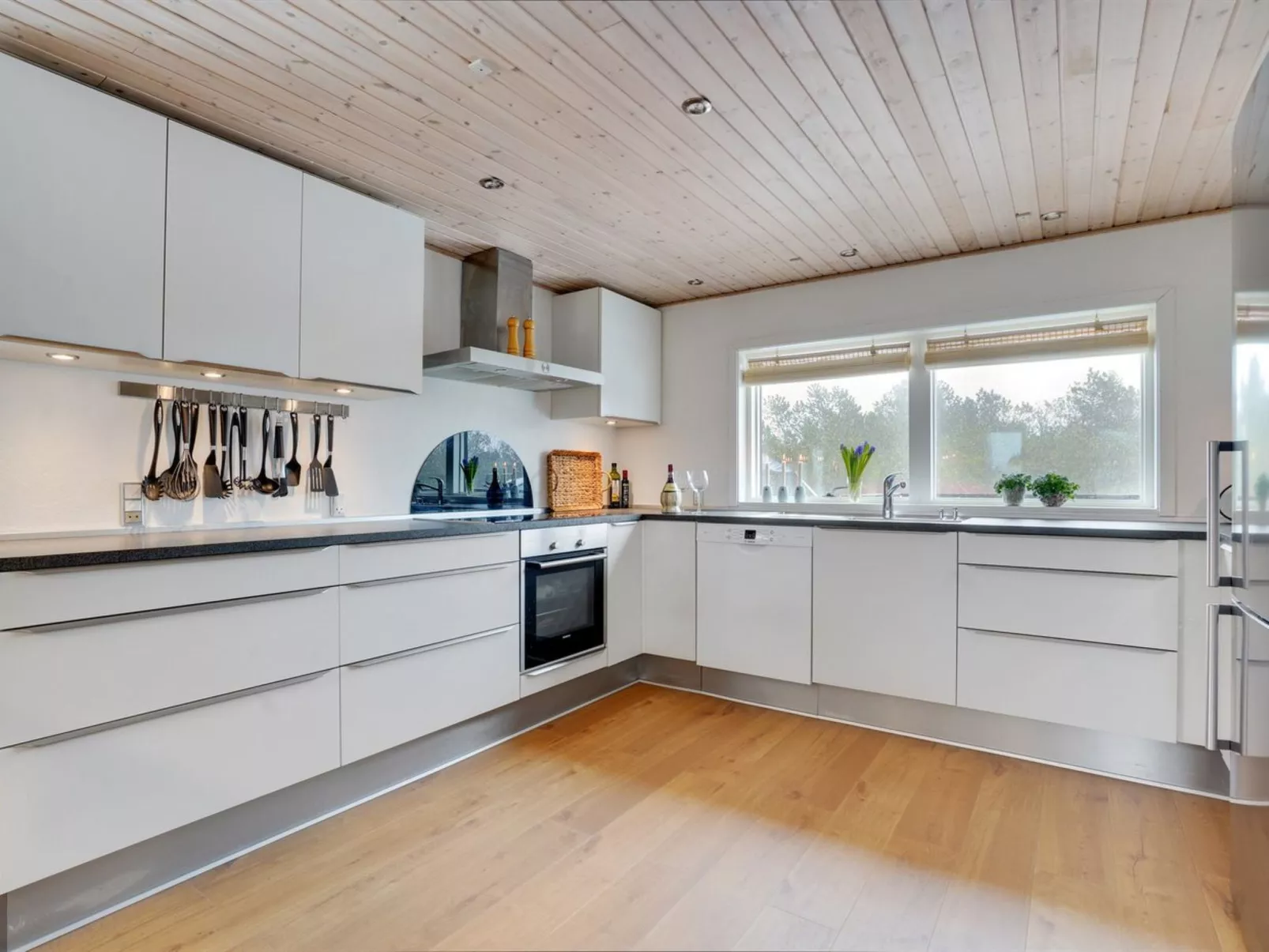 "Reiko" - 1.5km from the sea-Inside