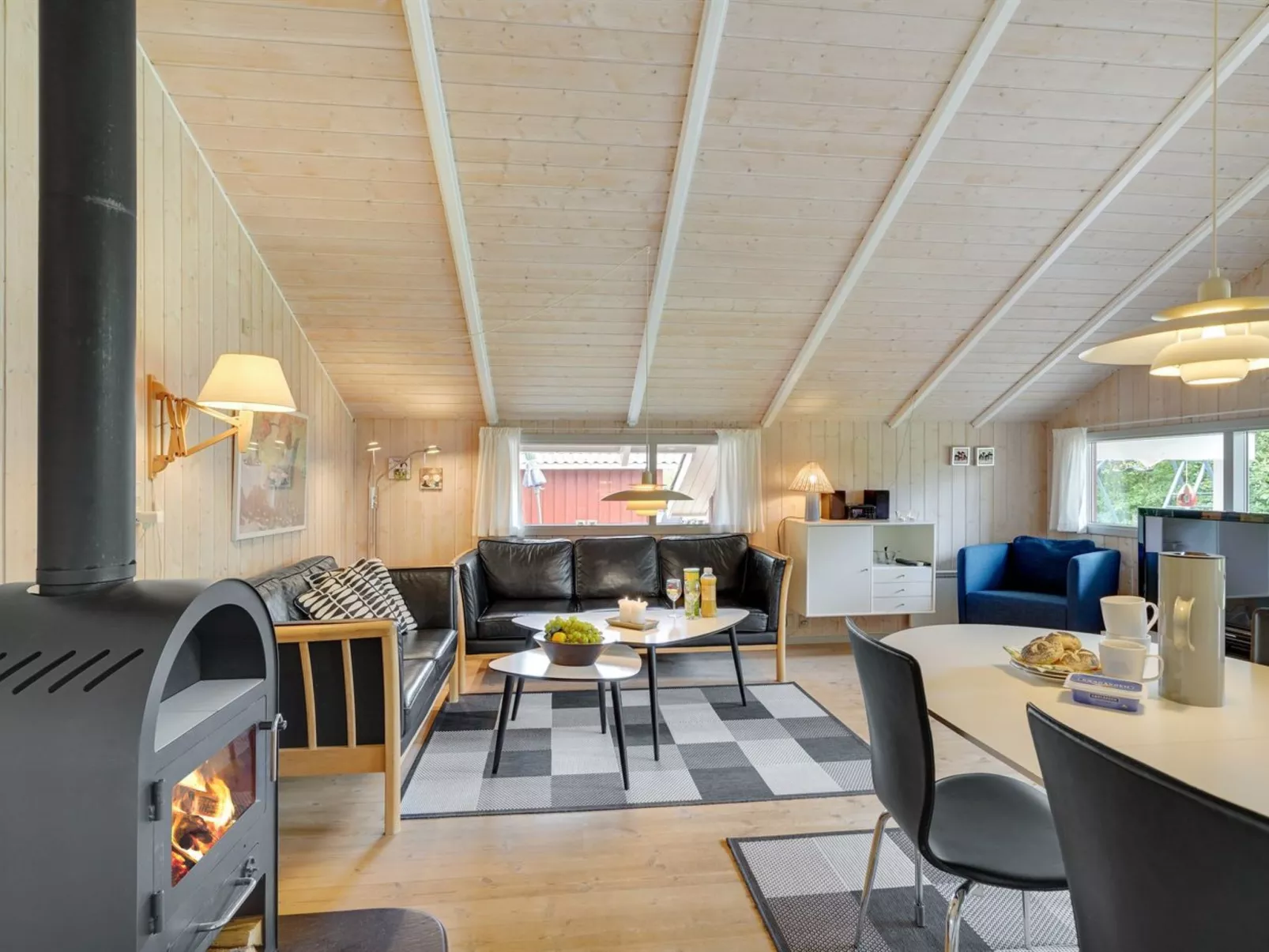 "Danna" - 850m to the fjord-Drinnen