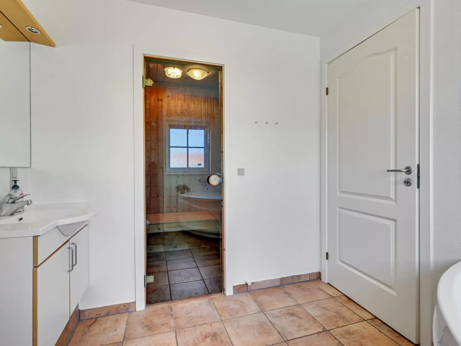 "Arwin" - 250m from the sea-Inside