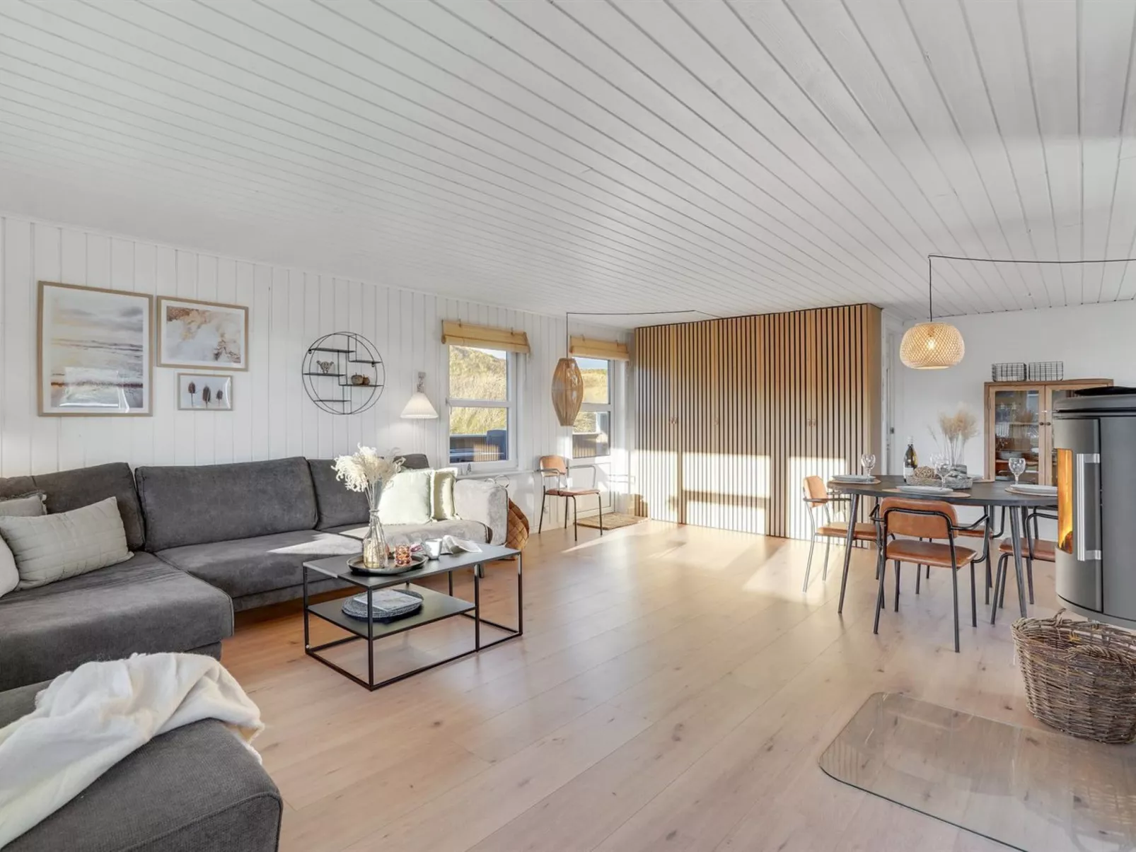 "Assa" -  from the sea-Inside