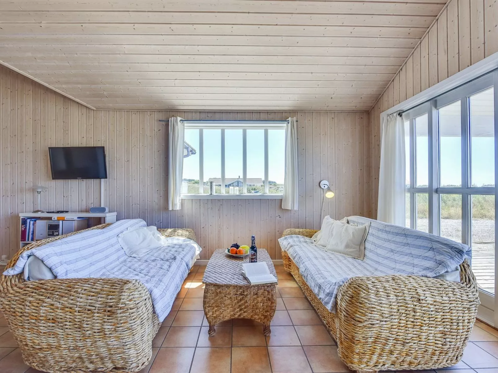 "Dorethea" - 300m from the sea-Inside