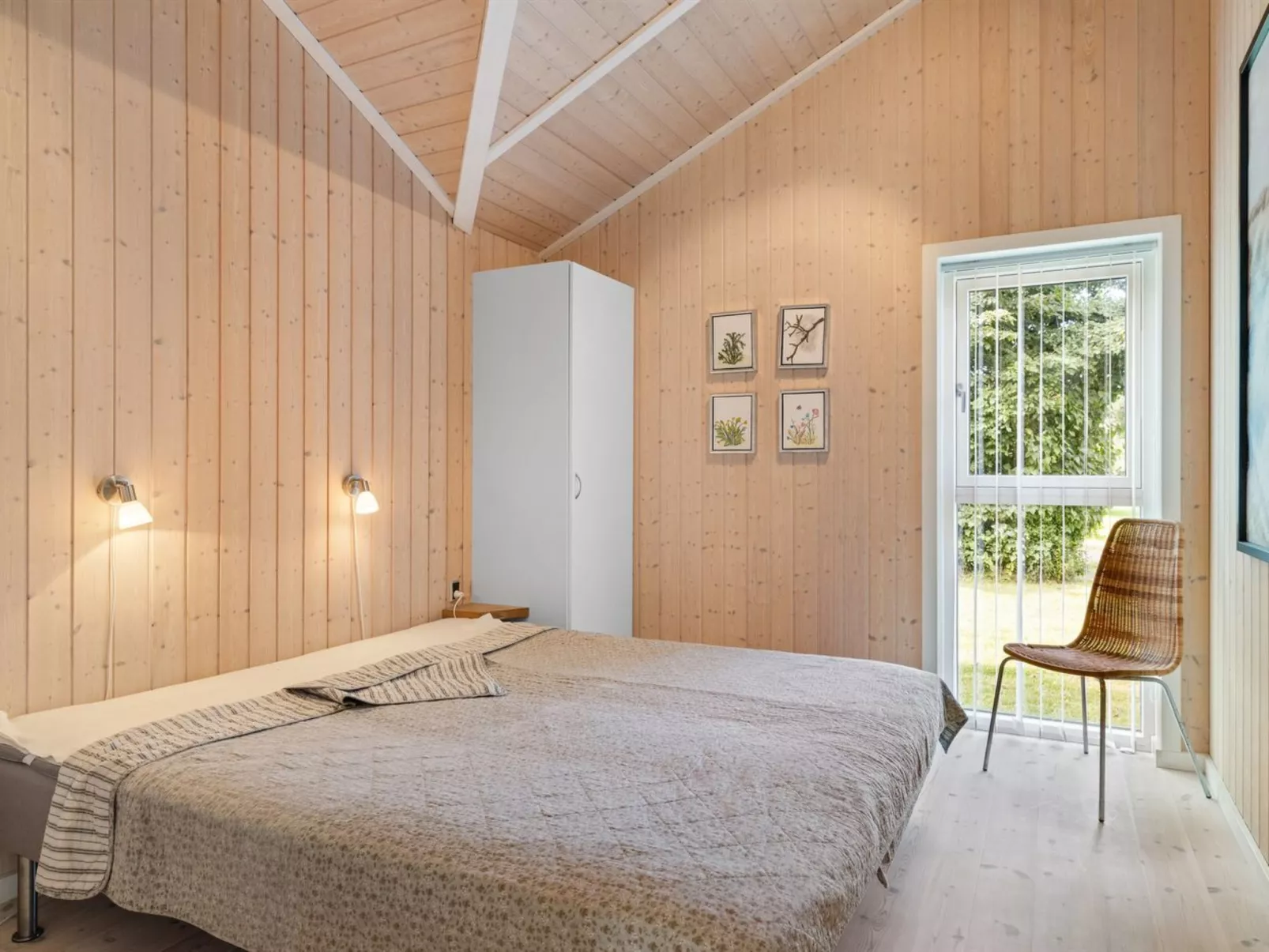 "Ønevus" - 550m from the sea-Drinnen