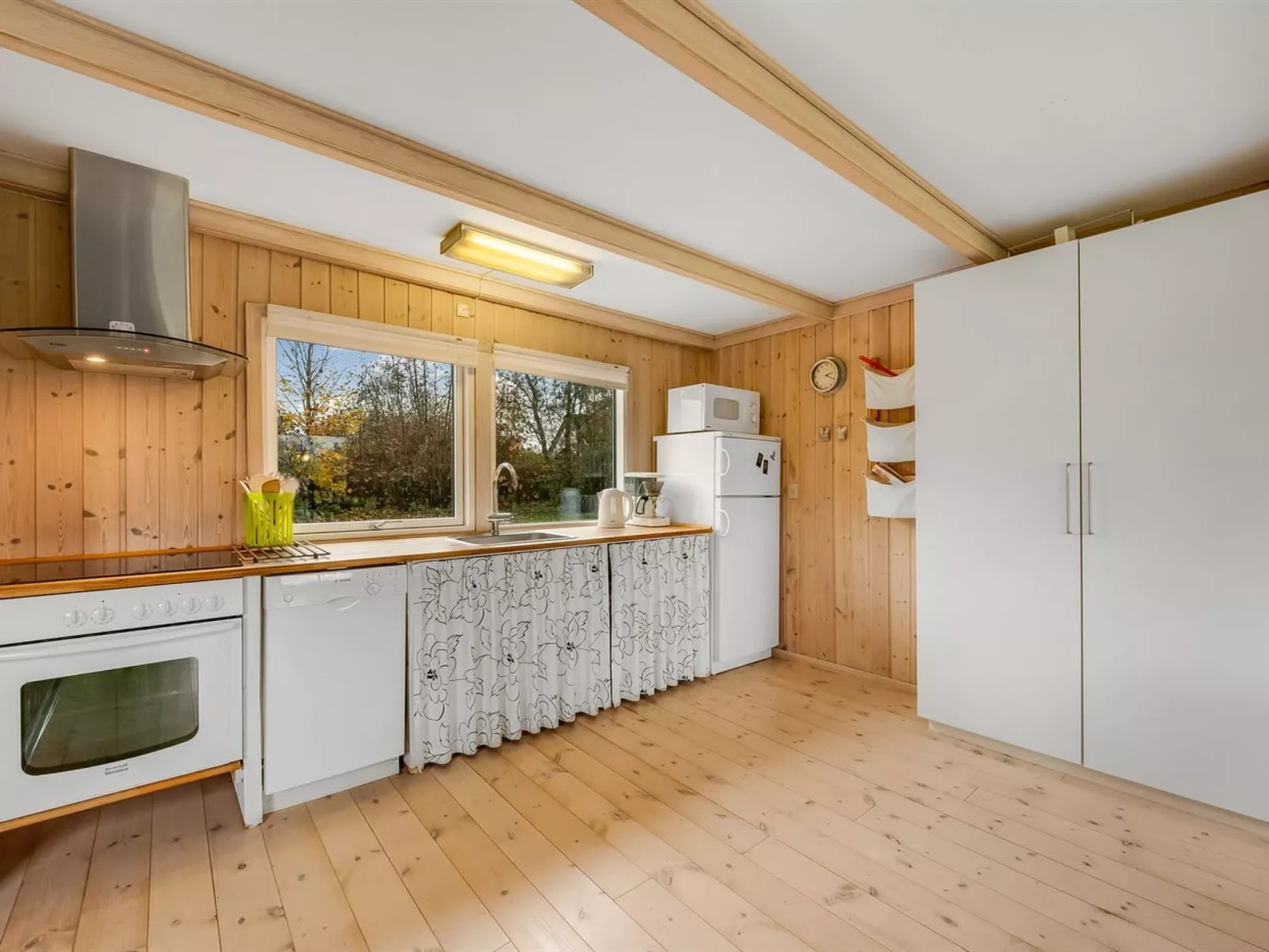 "Scarlet" - 400m to the fjord-Dedans