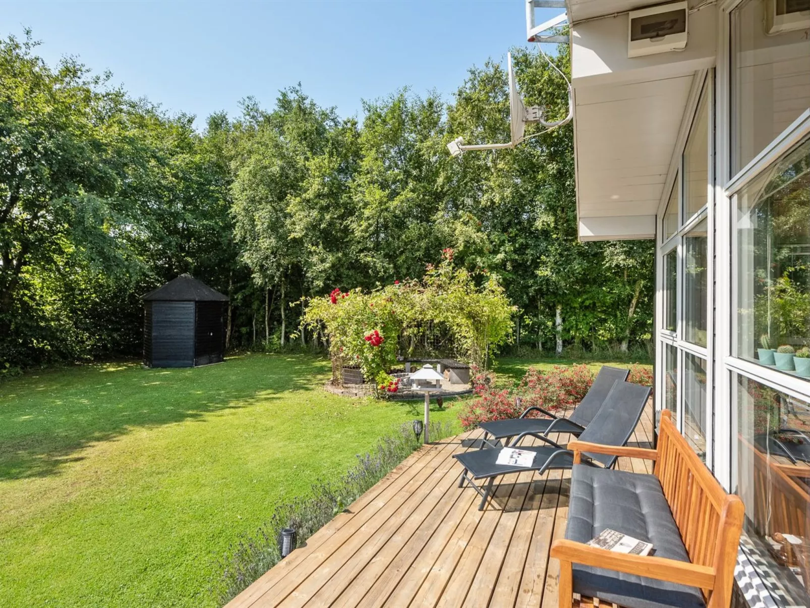 "Kai" - 500m to the fjord-Outside