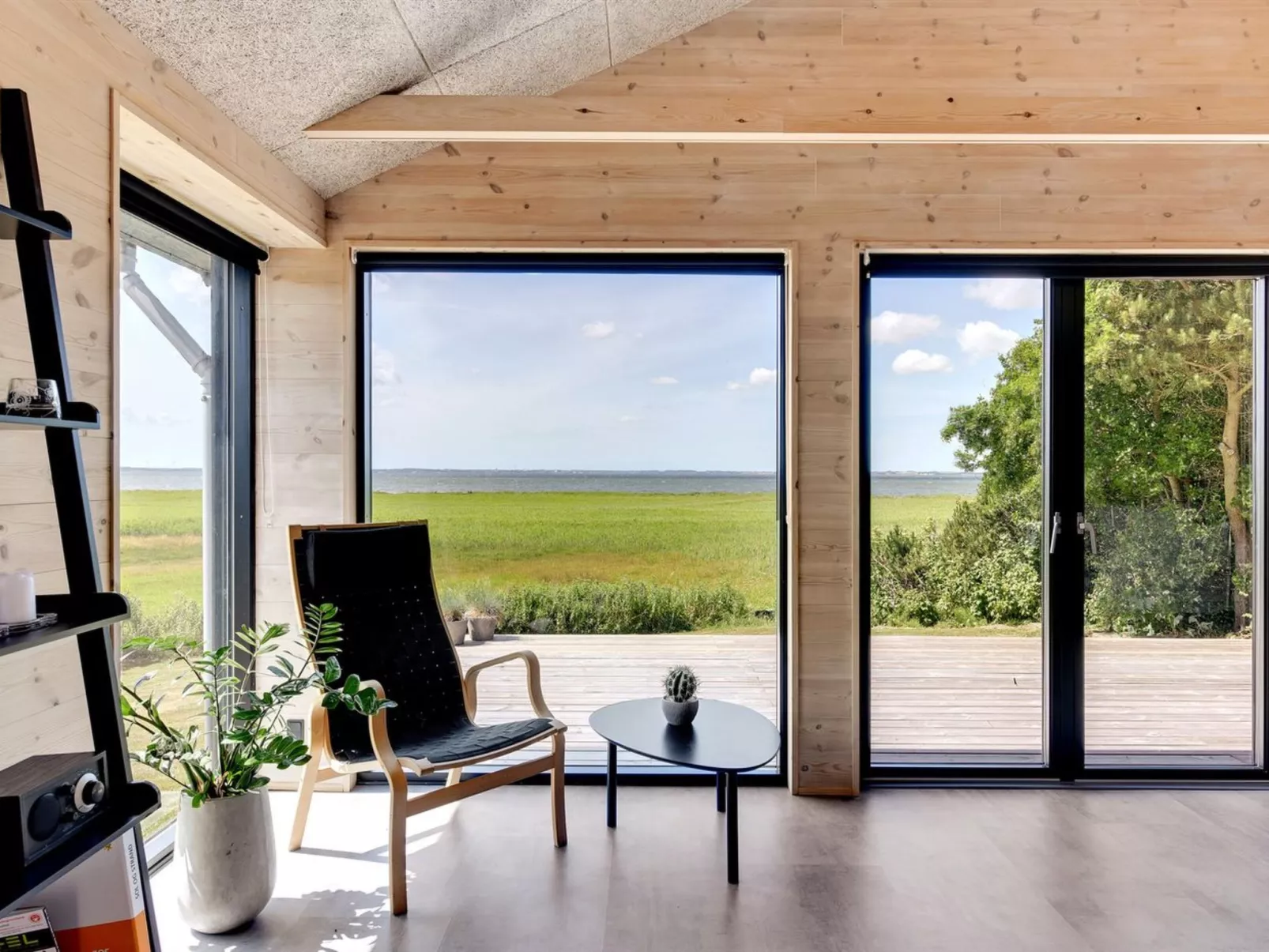 "Aslag" - 150m to the fjord-Drinnen