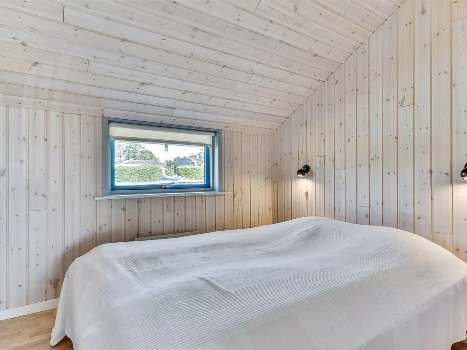 "Katrina" - 50m to the fjord-Inside