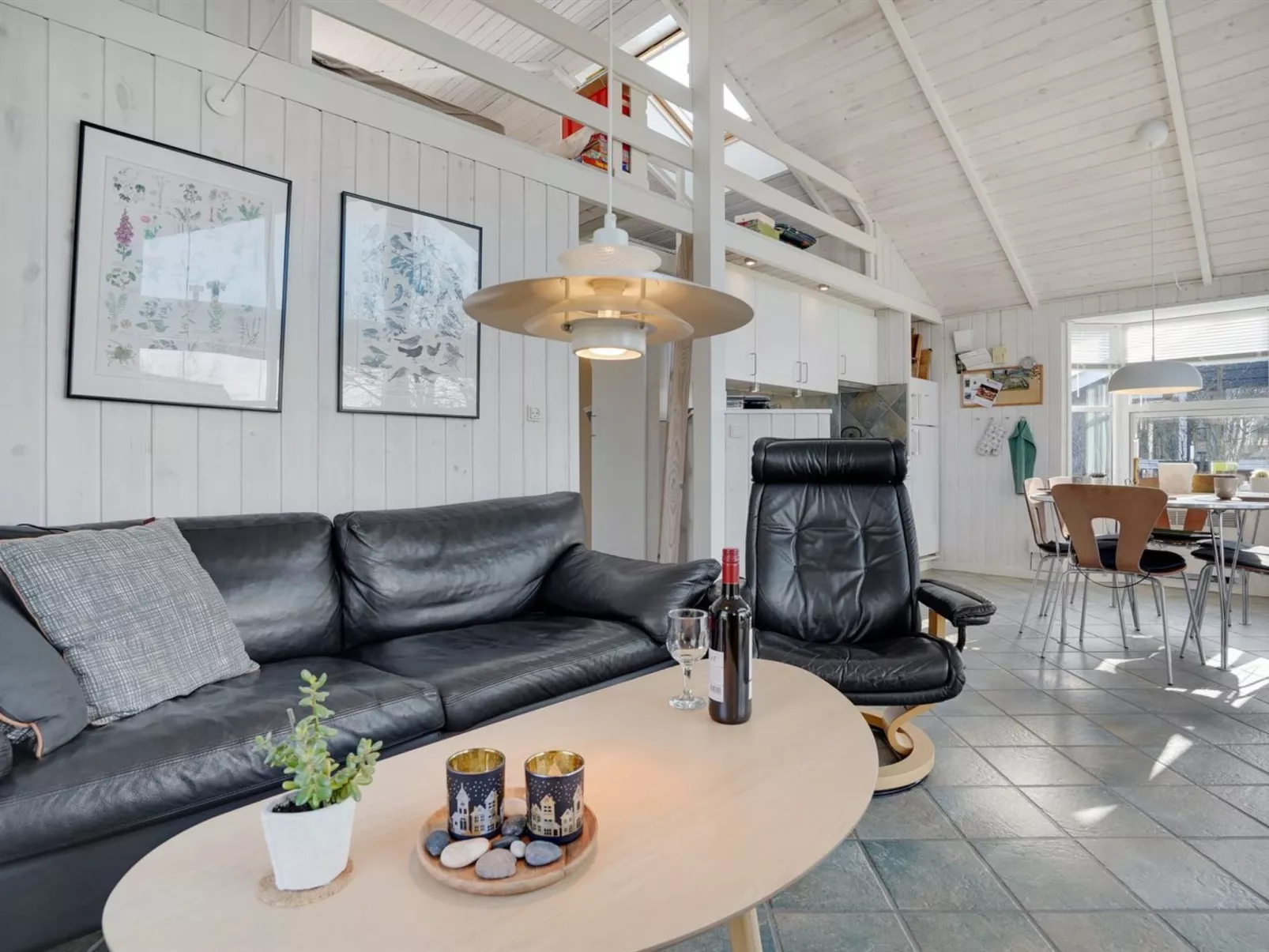 "Yara" - 1km to the fjord-Inside