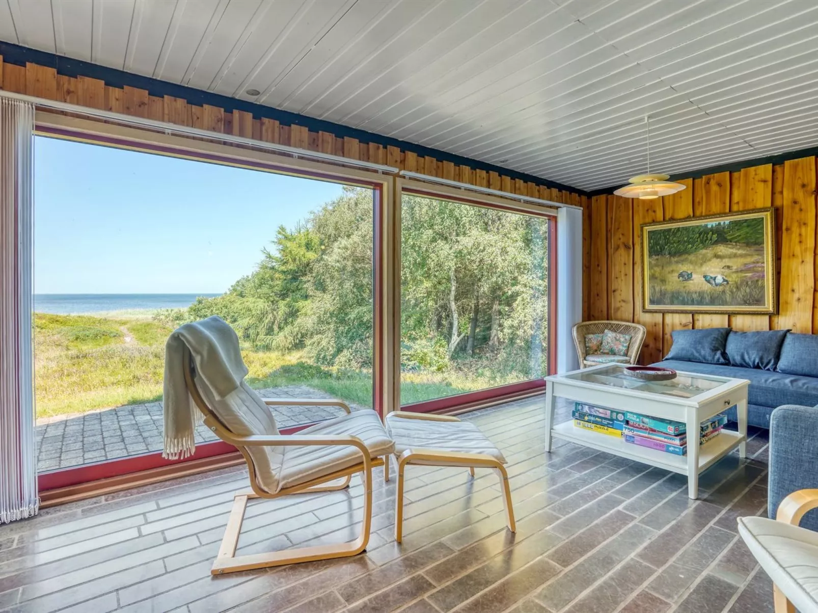 "Ingeborg" - 100m to the fjord-Drinnen