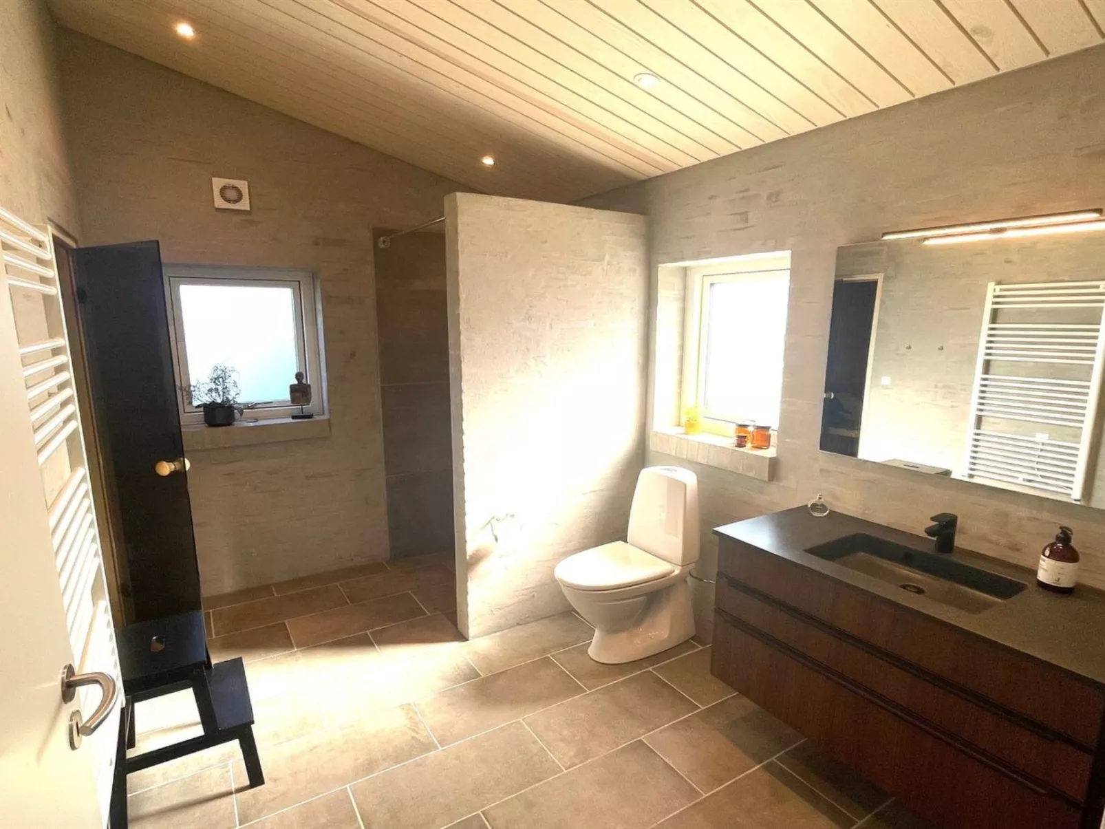 "Hinda" - 1.2km from the sea-Inside