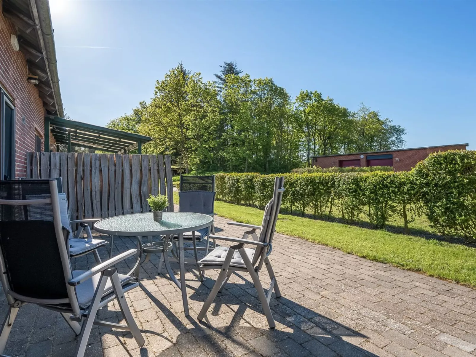 "Evina" - 17km to the fjord-Outside