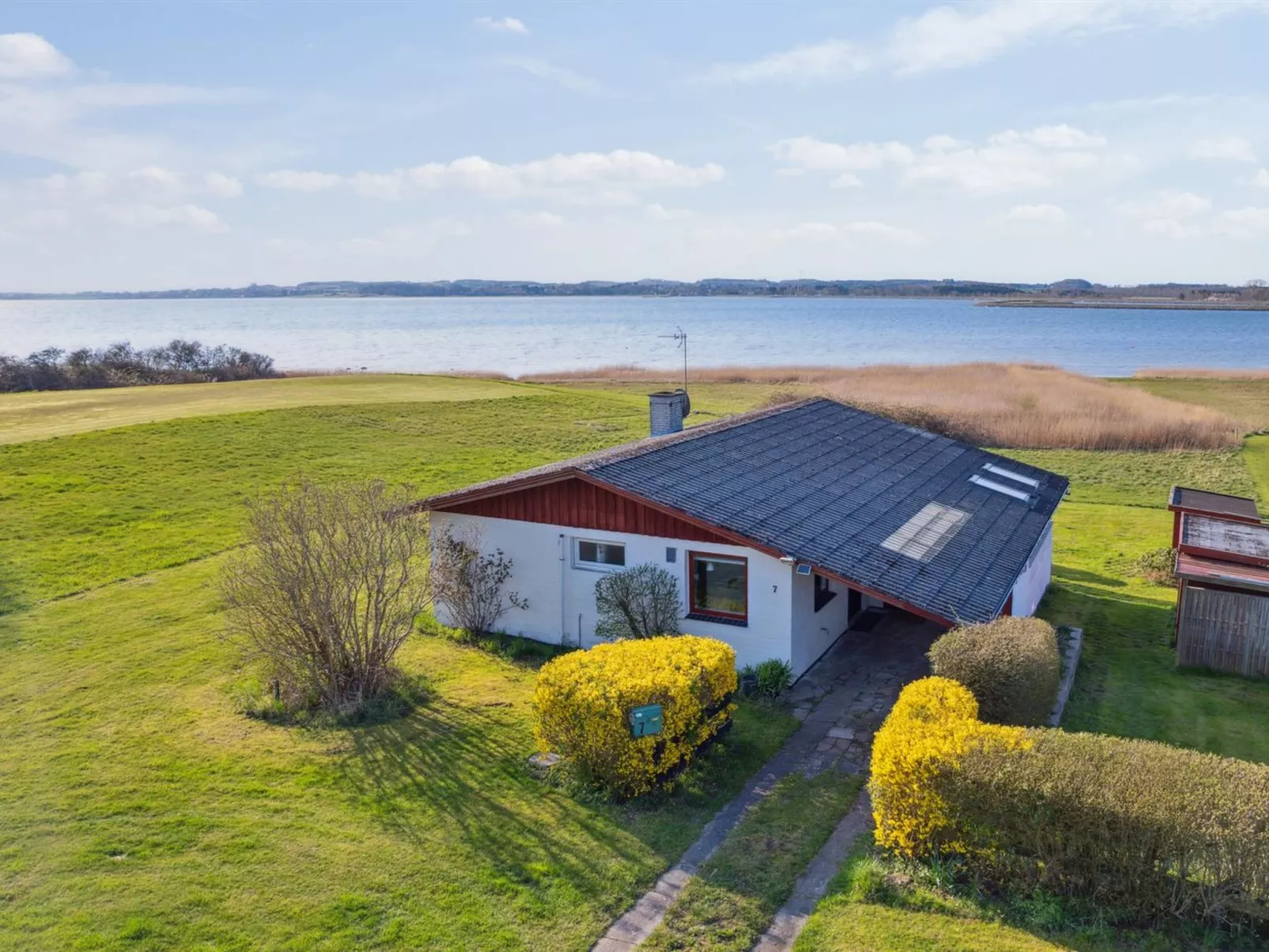 "Velika" - 25m to the fjord-Outside