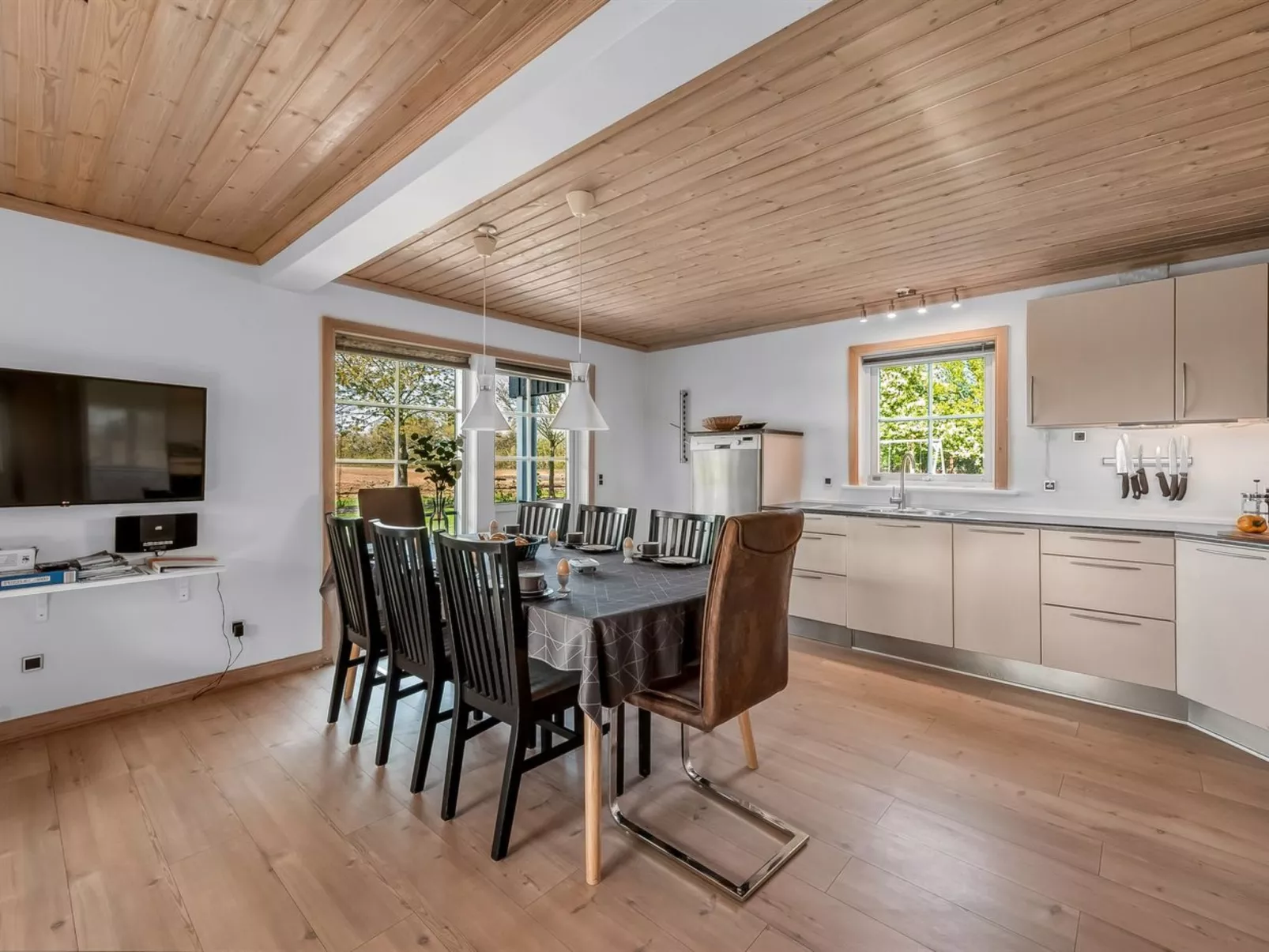 "Adelia" - 850m to the fjord-Dedans