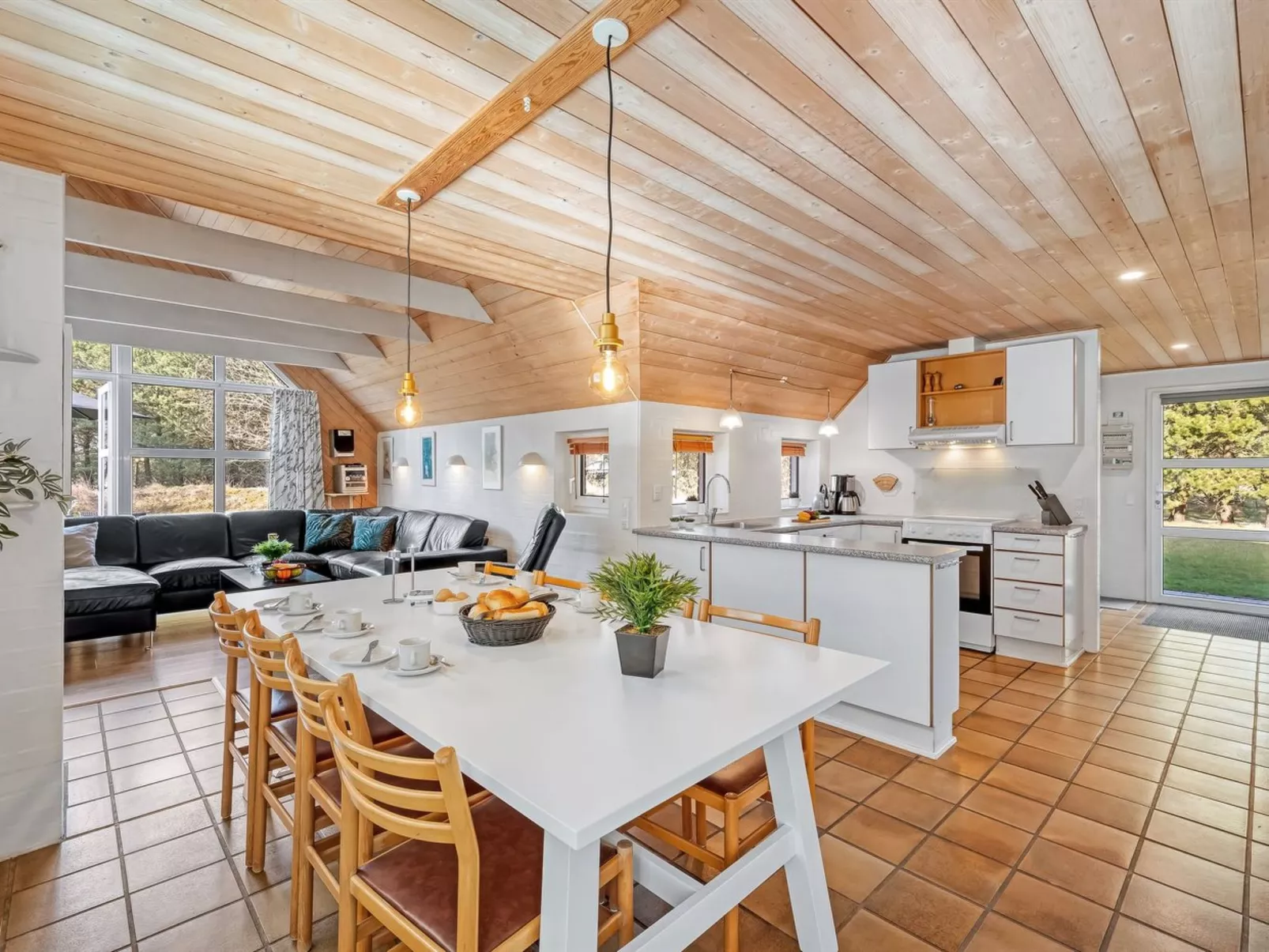 "Dorris" - 4.3km from the sea-Dedans