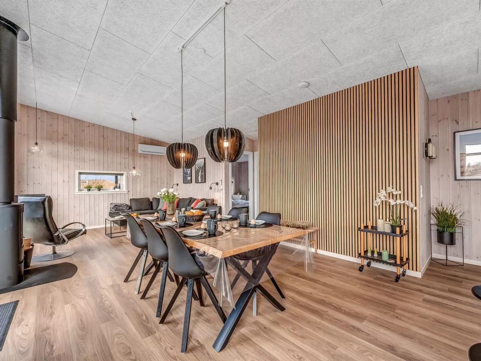 "Gela" - 1.3km to the fjord-Drinnen