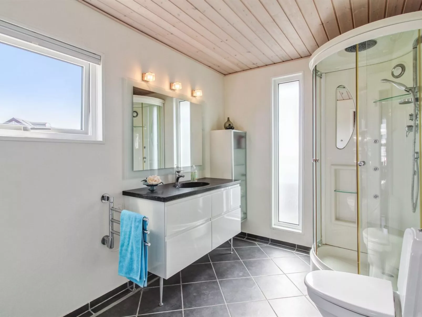 "Thomsen" - 475m from the sea-Drinnen