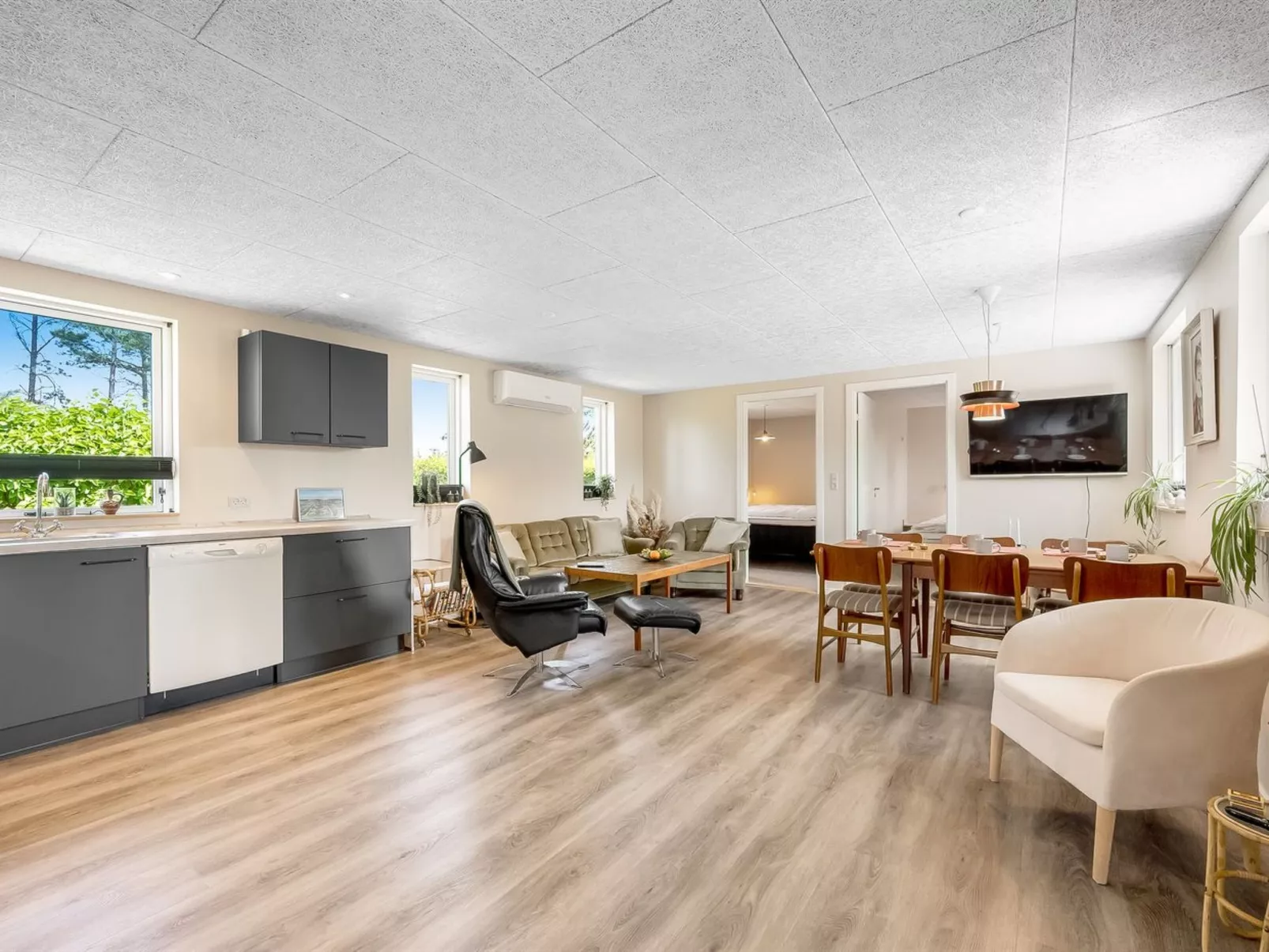 "Eira" - 350m to the fjord-Inside