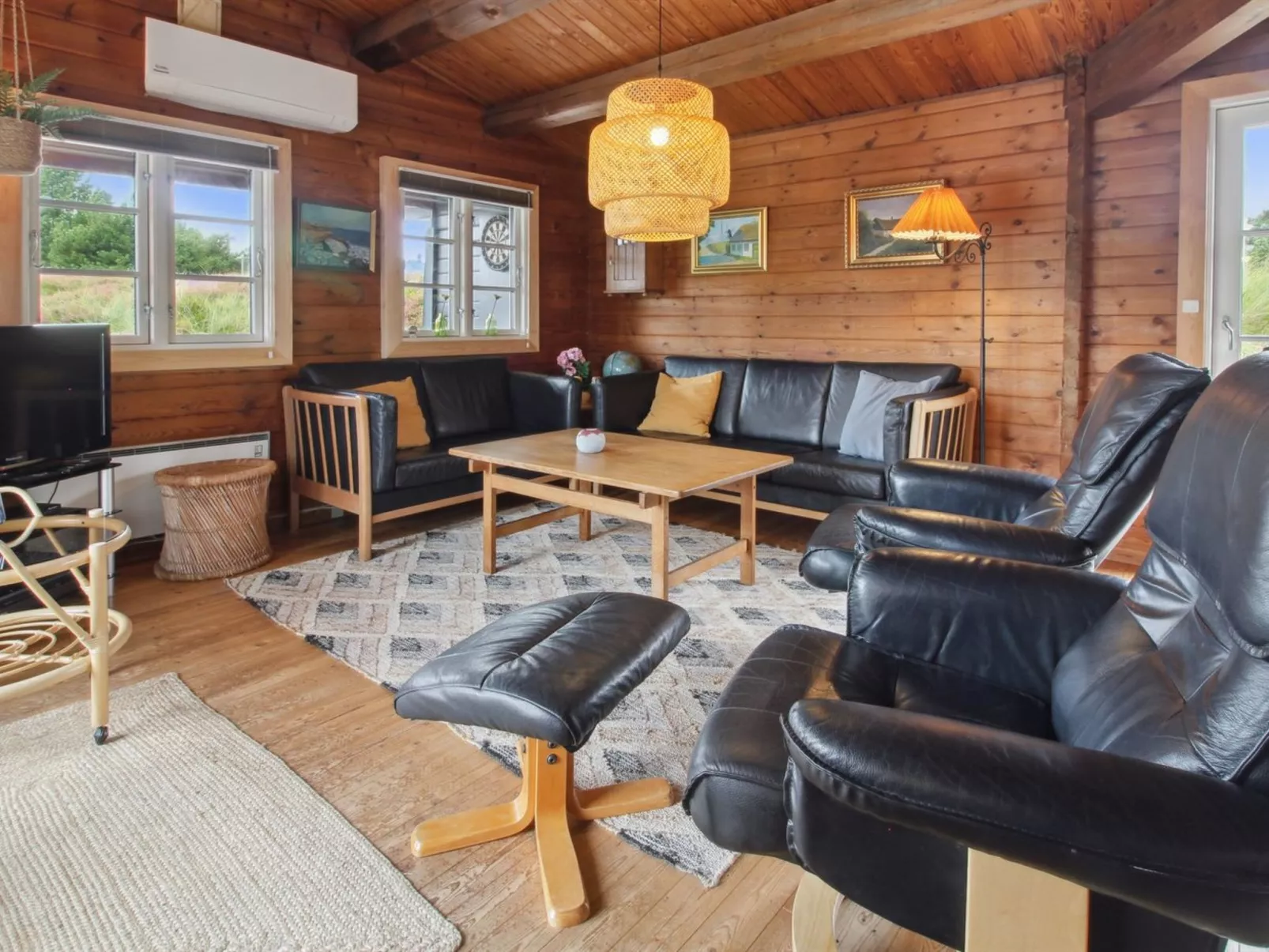 "Venild" - 1.9km from the sea-Inside