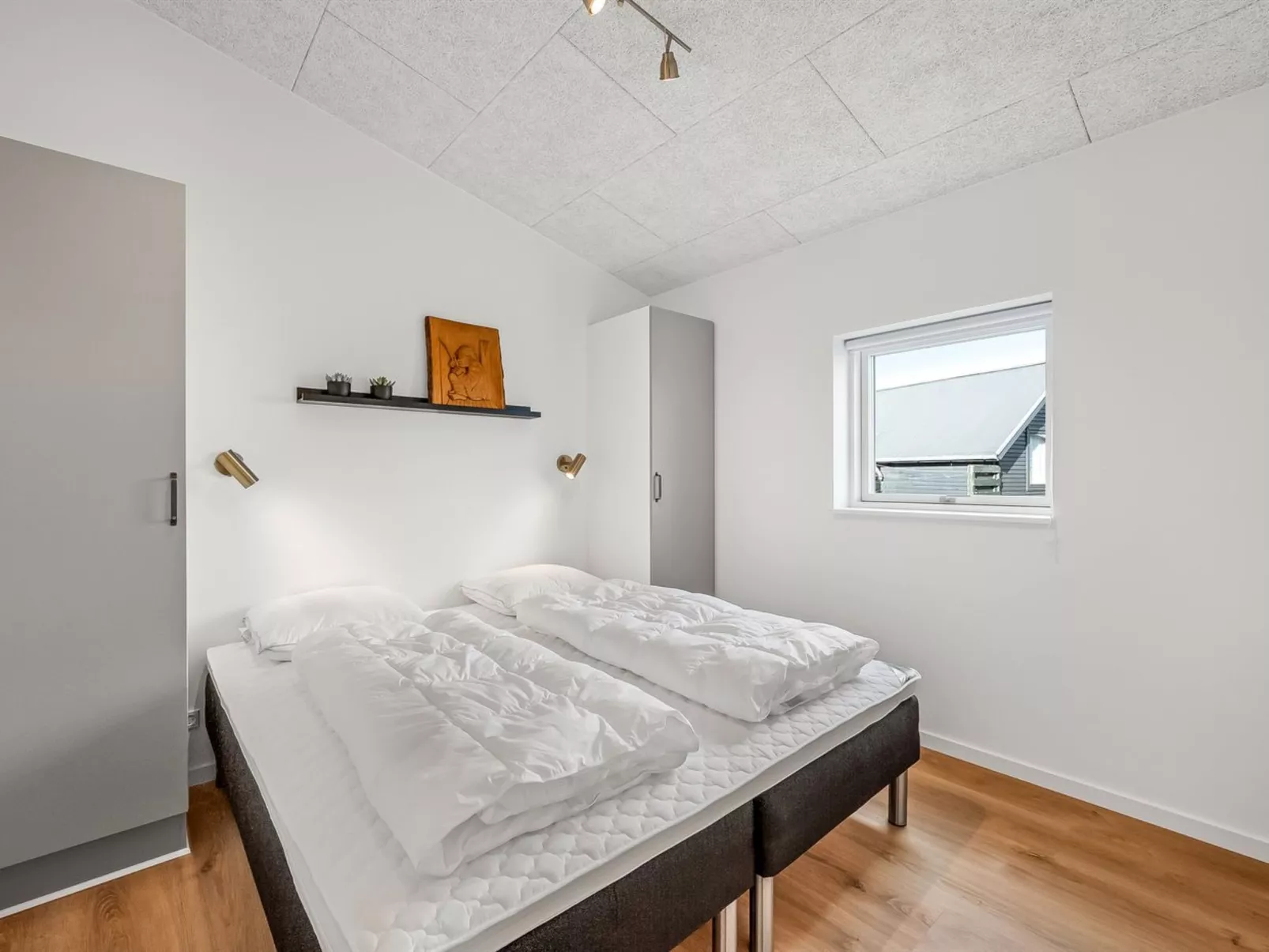 "Waldar" -  from the sea-Inside