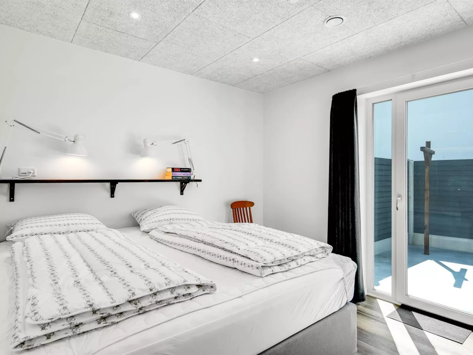 "Unge" - 75m from the sea-Drinnen