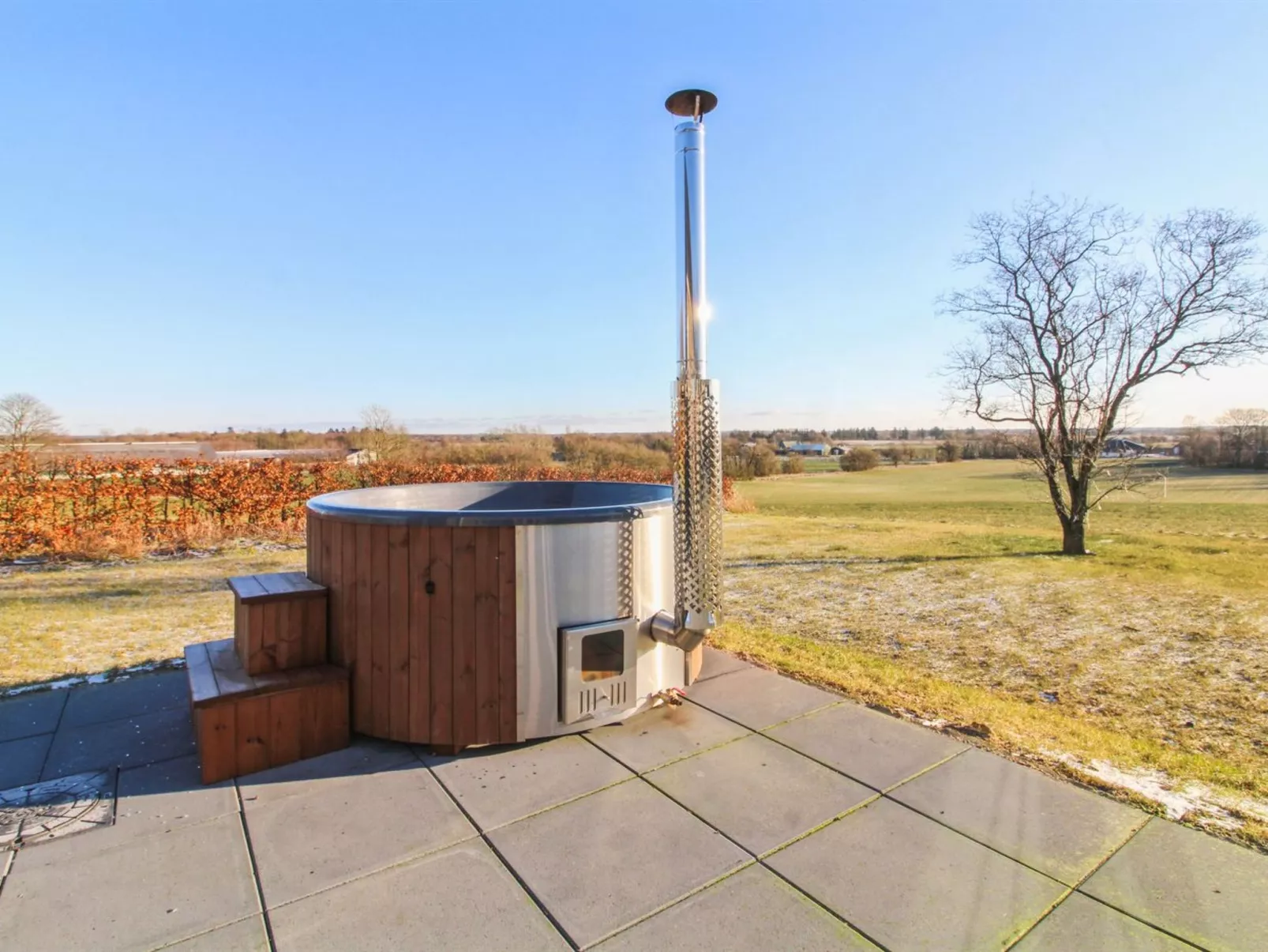 "Landuin" - 30km from the sea-Inside