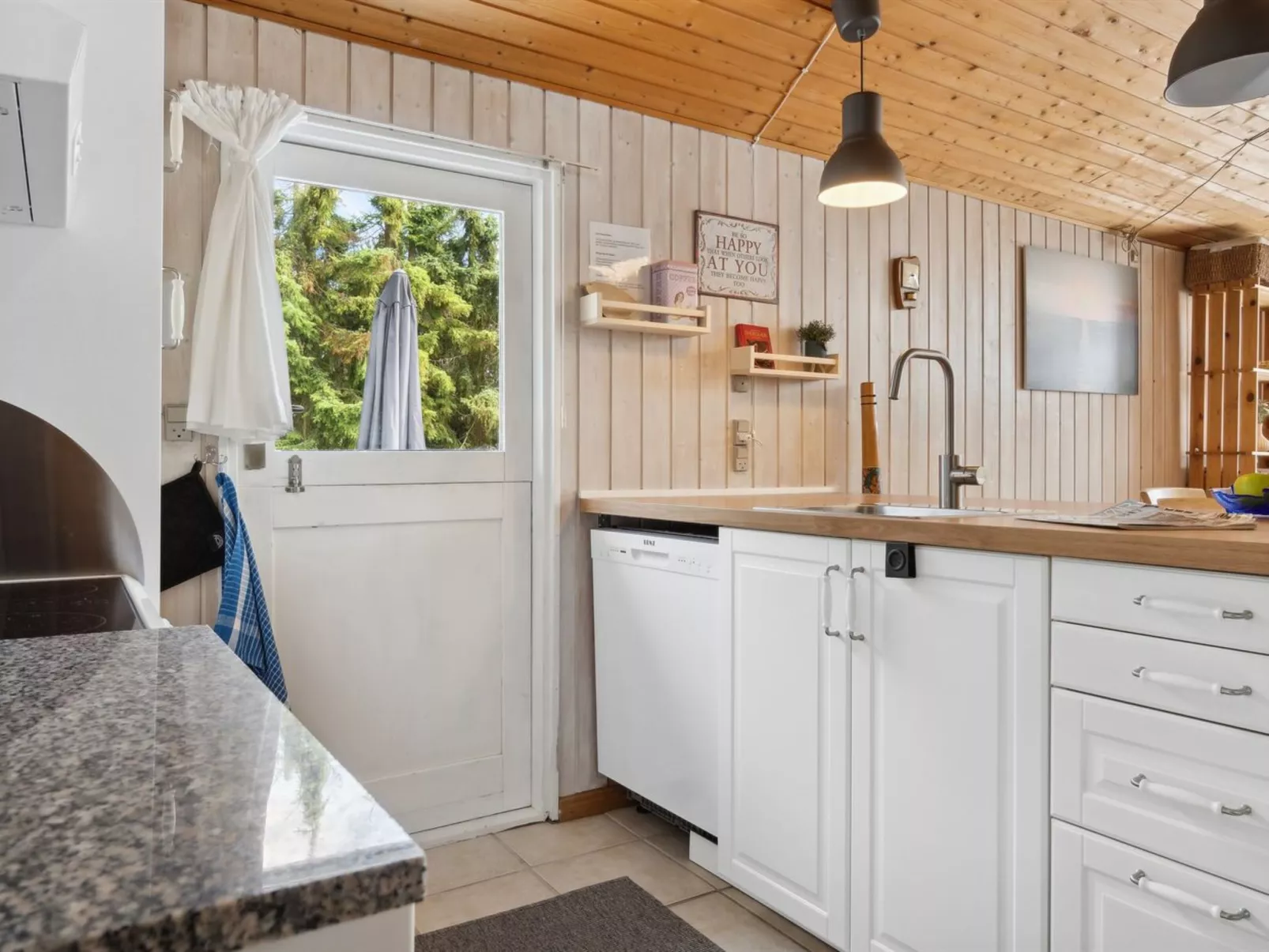 "Zoya" - 470m from the sea-Drinnen