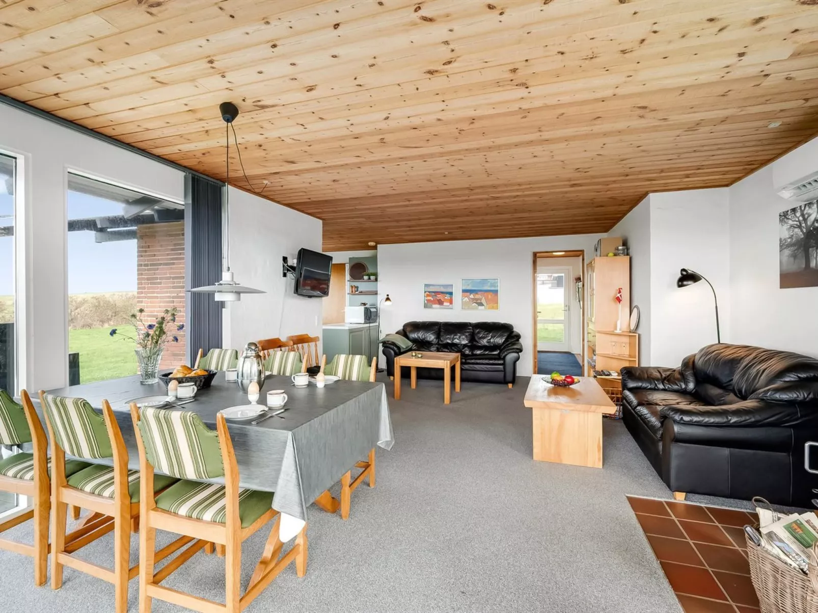 "Kirsa" - 200m to the fjord-Dedans