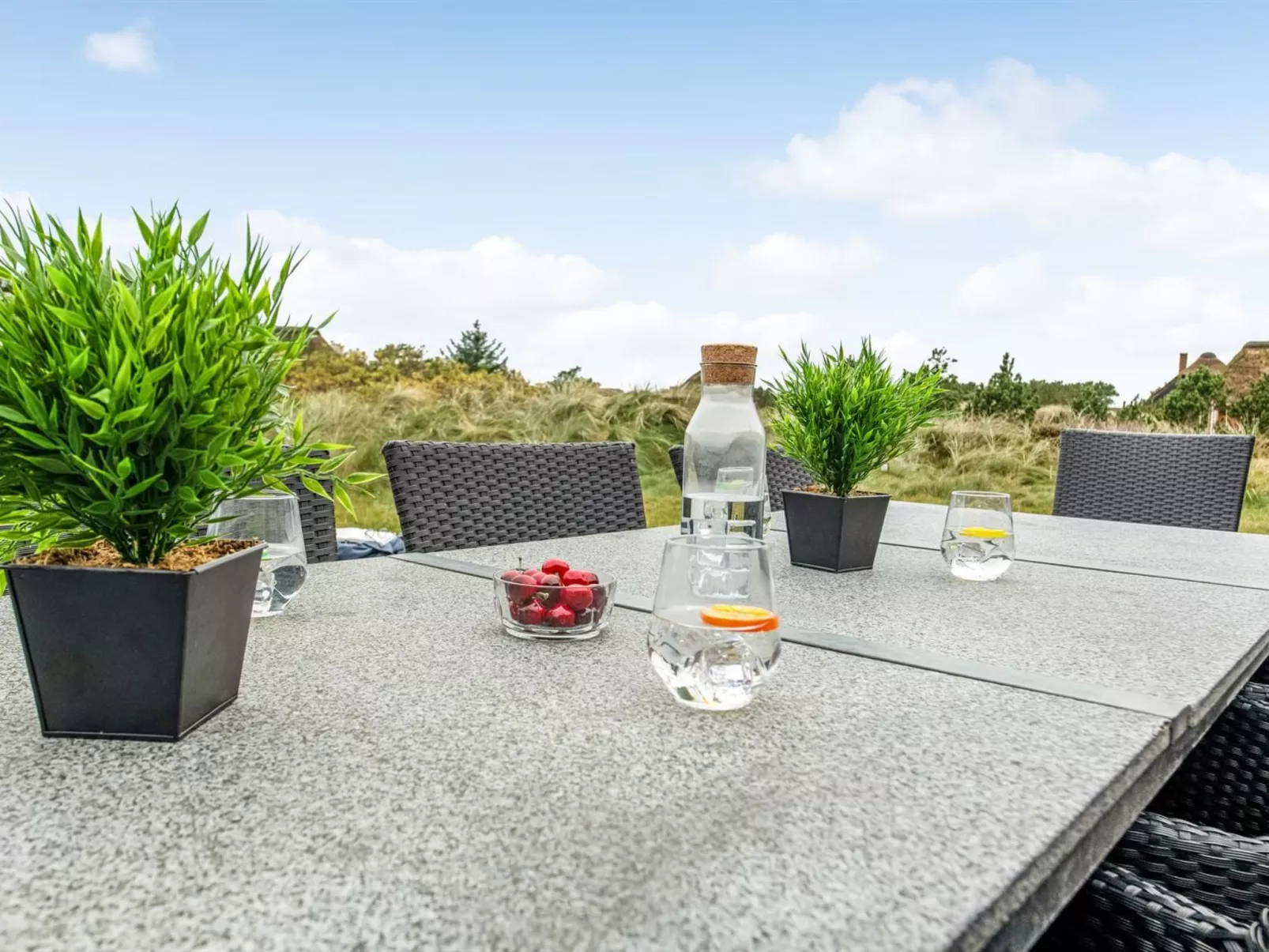 "Axeline" - 300m from the sea-Draußen