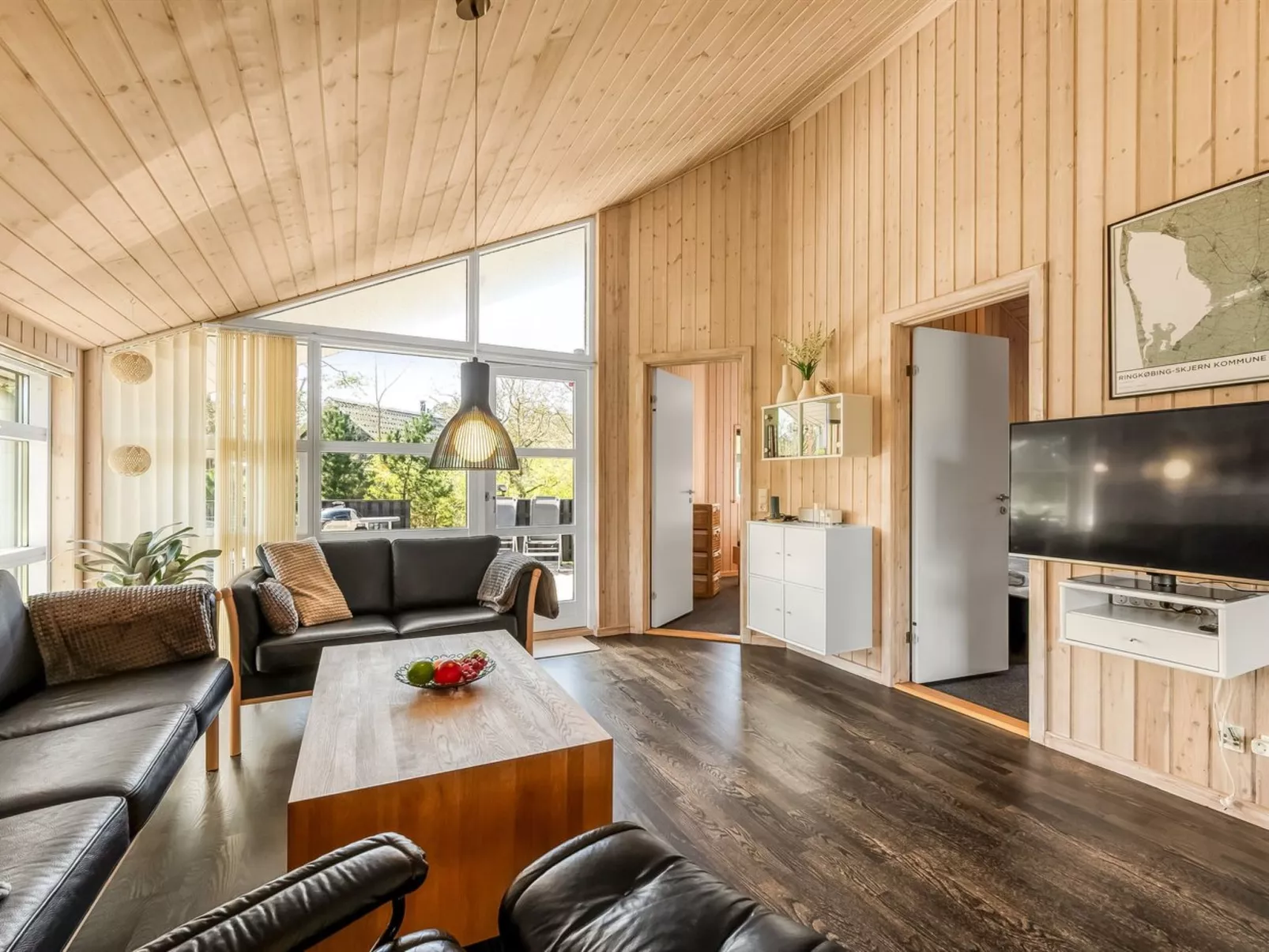 "Rekke" - 300m to the fjord-Dedans