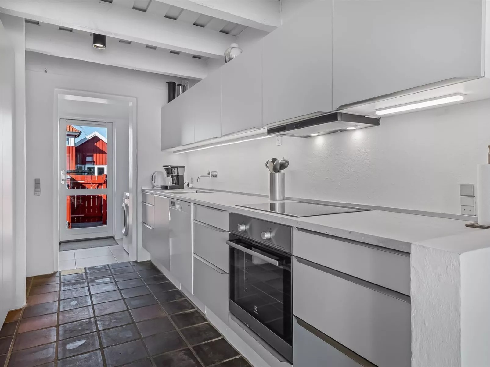 "Adils" - 5m from the sea-Drinnen