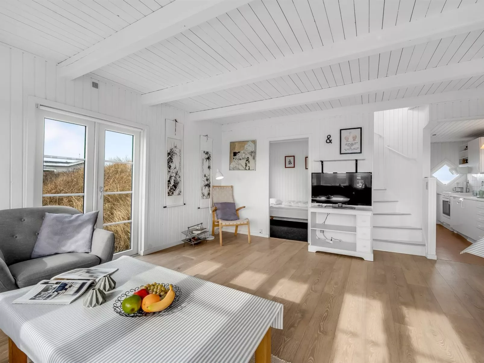 "Venla" -  from the sea-Drinnen