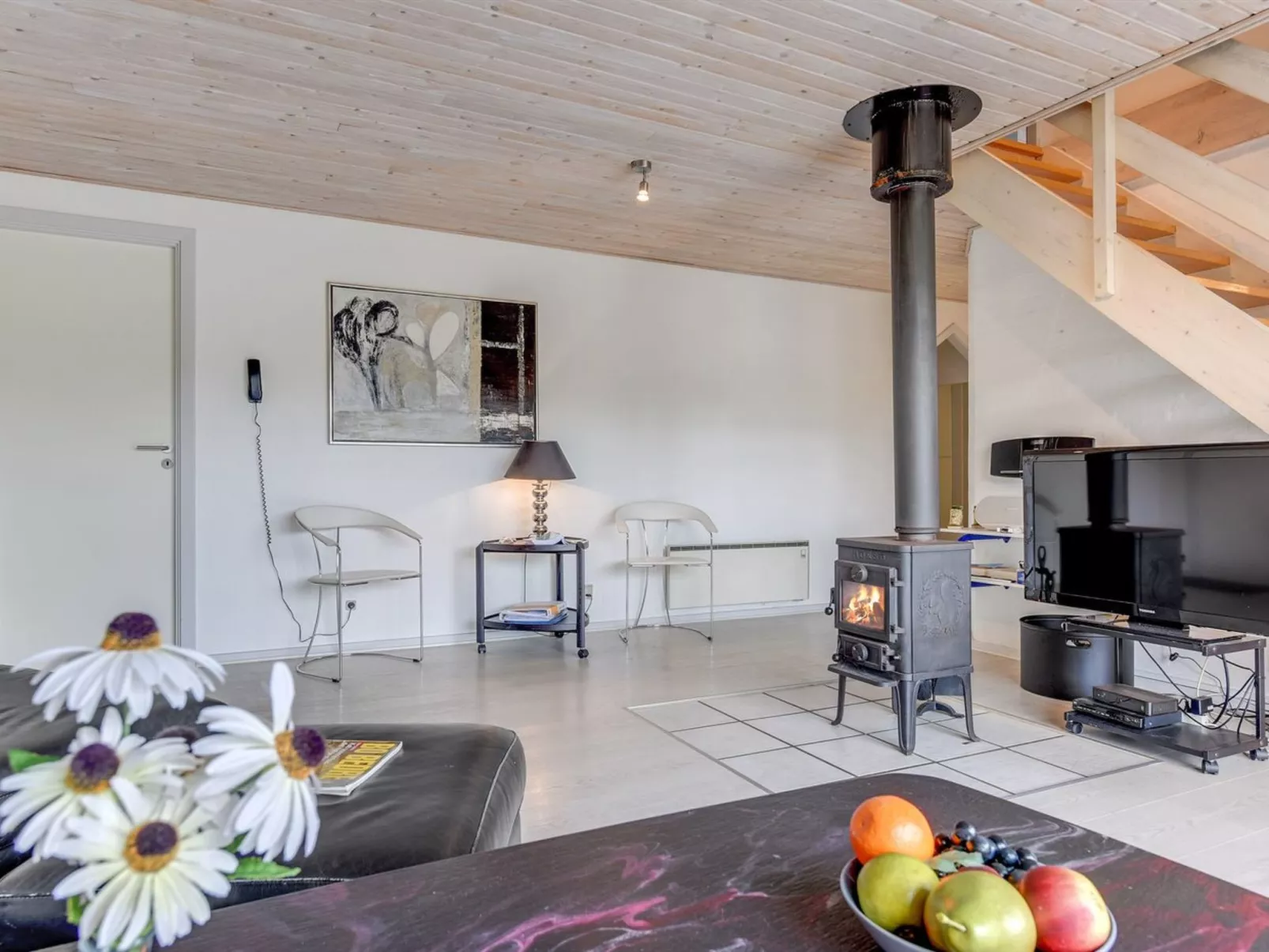 "Tabithe" - 2.2km from the sea-Inside