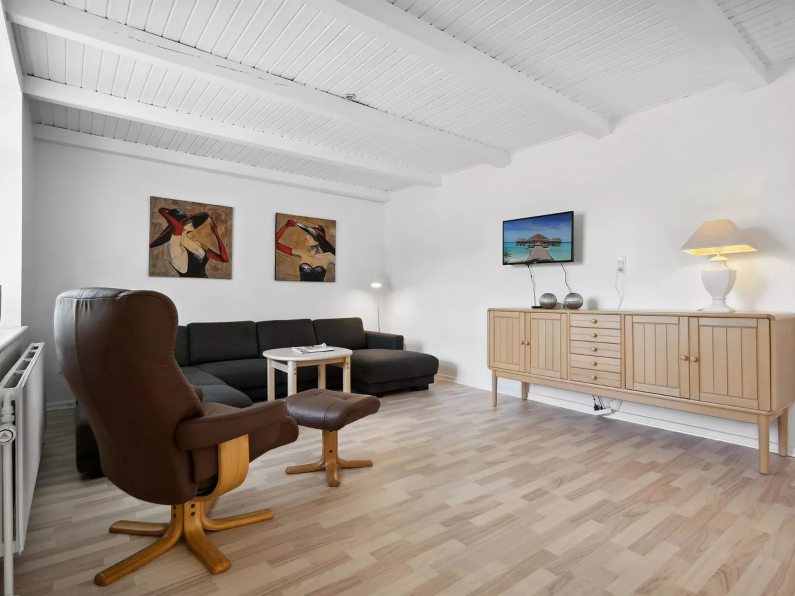 "Essie" - 20km from the sea-Drinnen