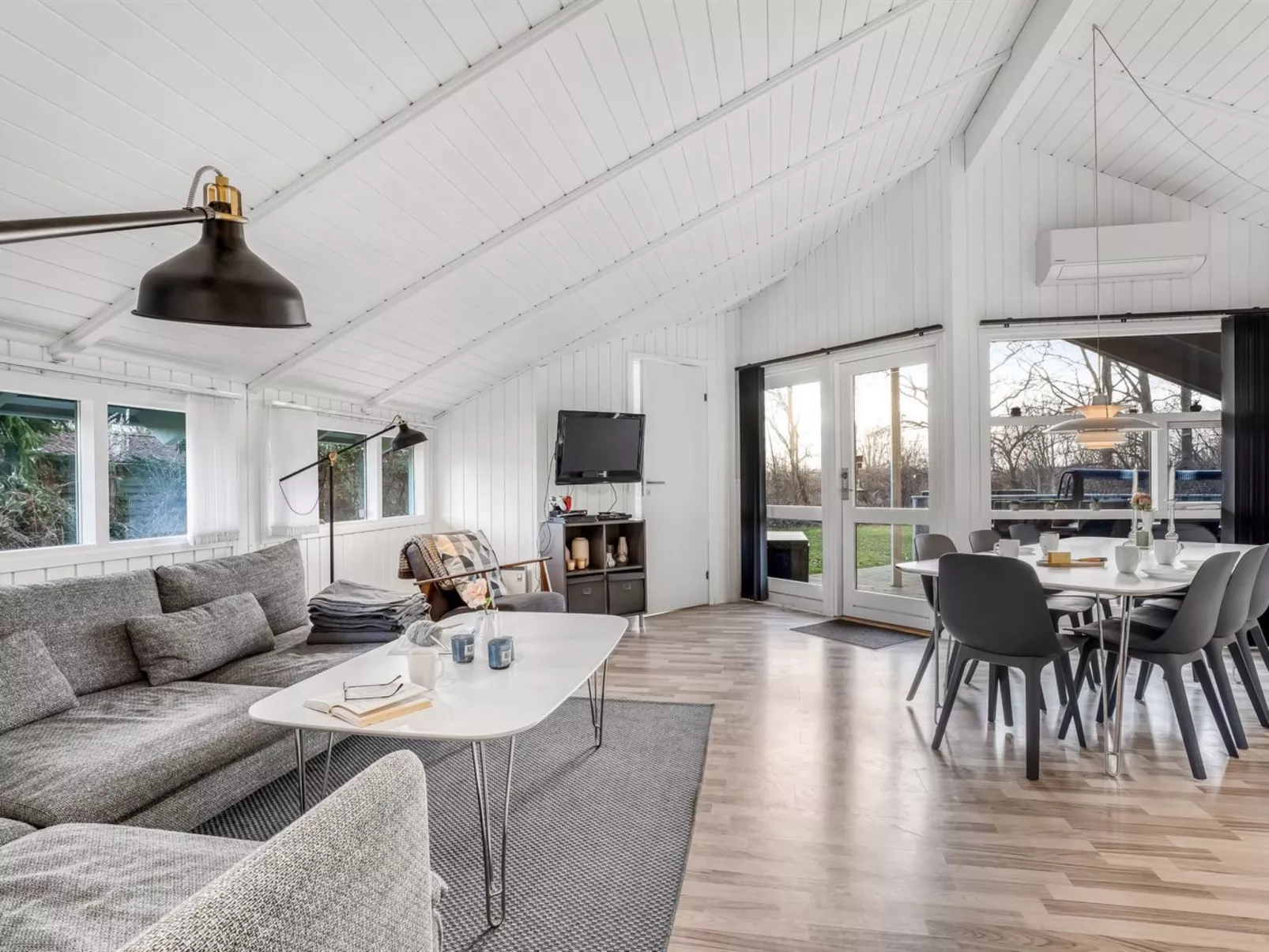 "Bjart" - 1.5km from the sea-Dedans