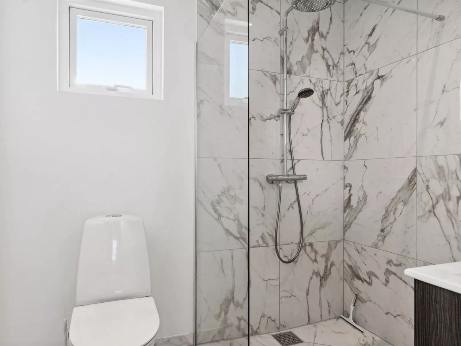 "Scalli" - 1.5km to the fjord-Inside