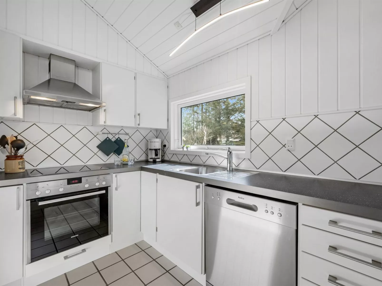 "Ingelis" - 150m to the fjord-Inside