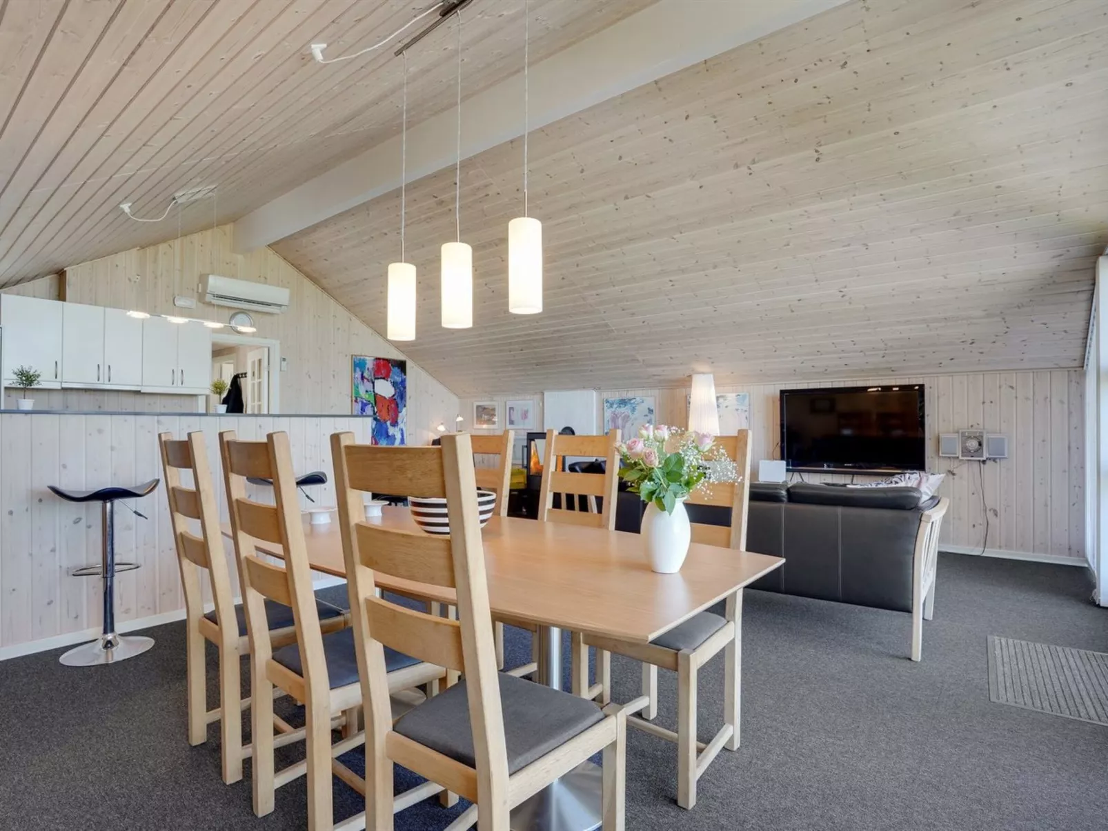 "Saila" - 500m to the fjord-Inside