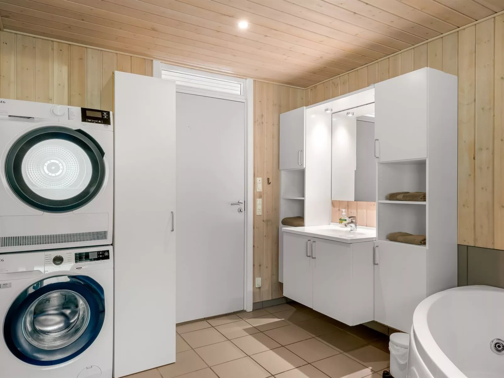 "Dix" - 900m from the sea-Dedans