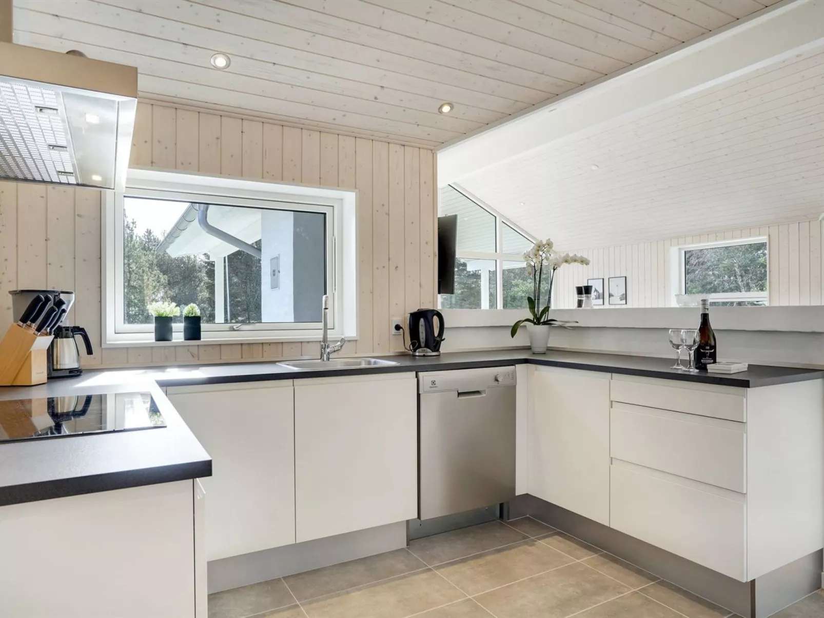 "Dior" - 1.4km from the sea-Drinnen