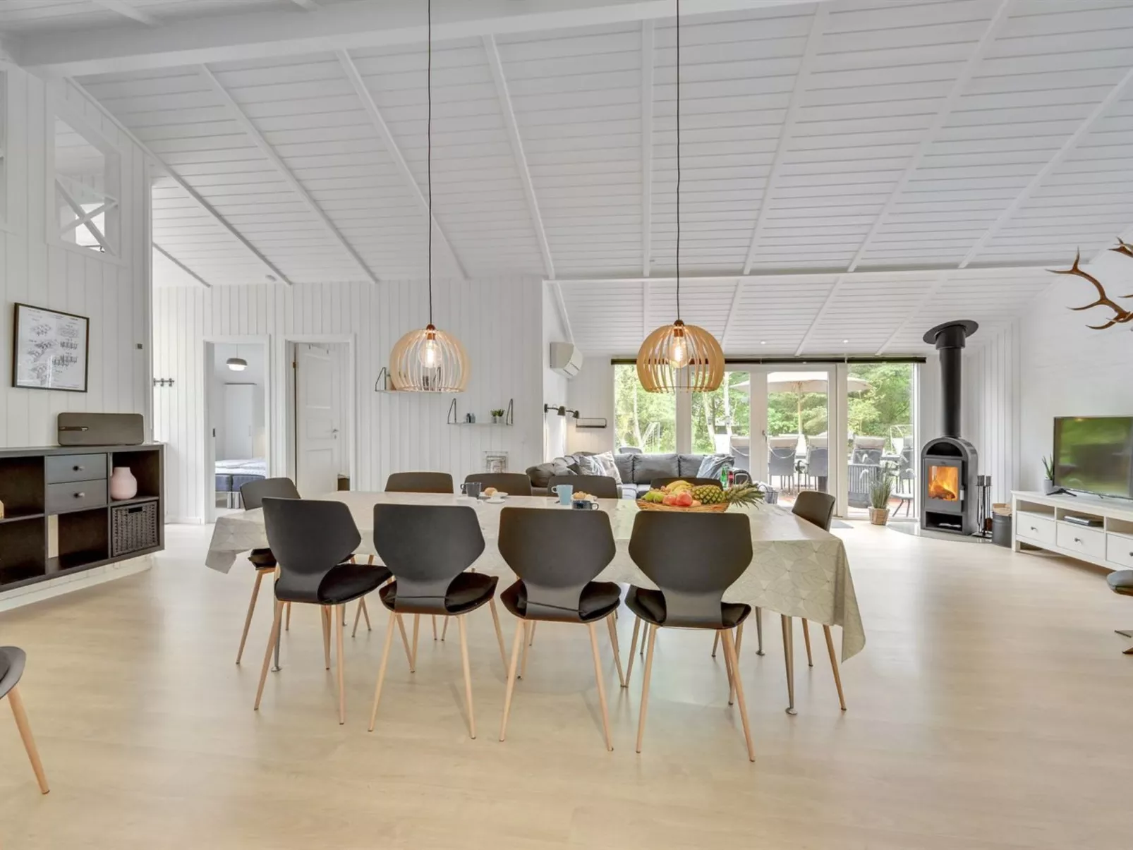 "Liviana" -  from the sea-Drinnen