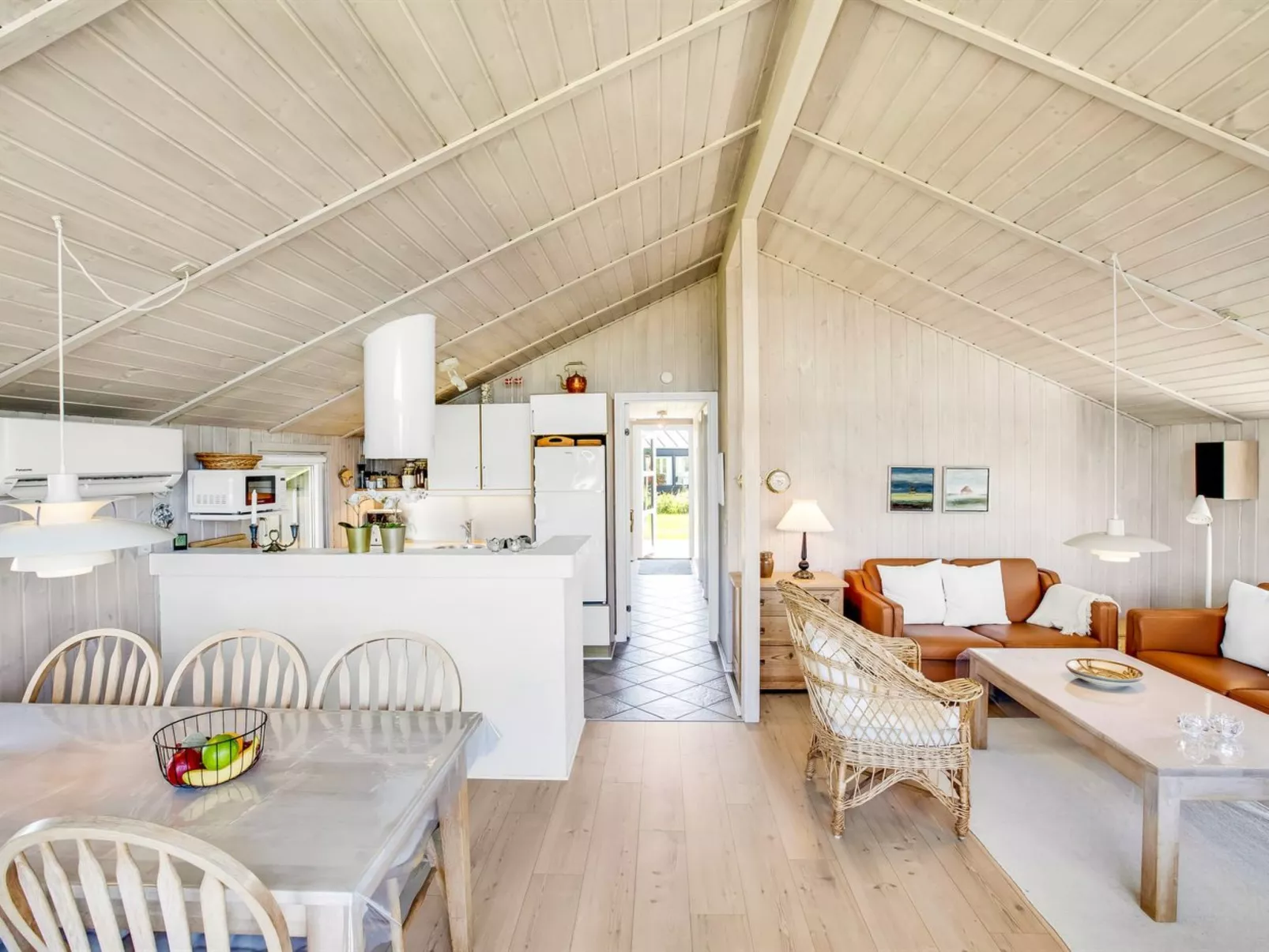 "Hariet" - 300m from the sea-Drinnen