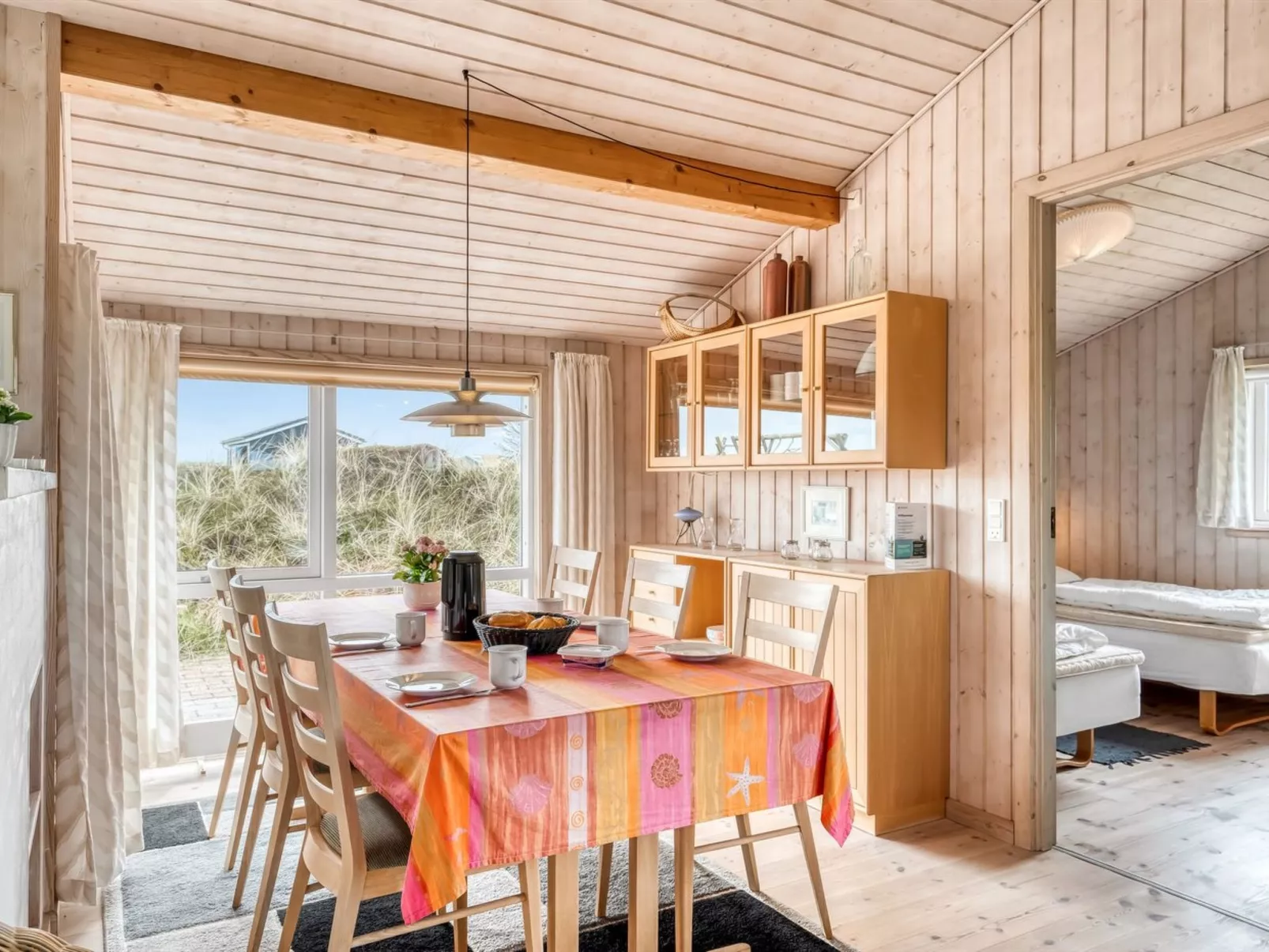 "Hughe" - 200m from the sea-Inside