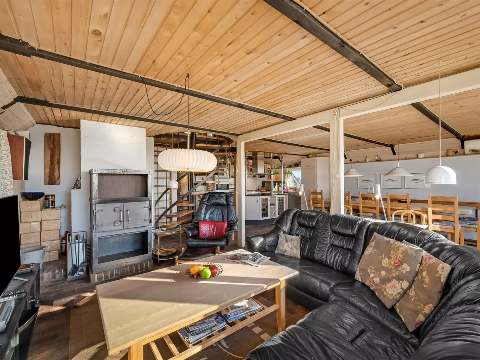 "Kurt" - 75m from the sea-Drinnen